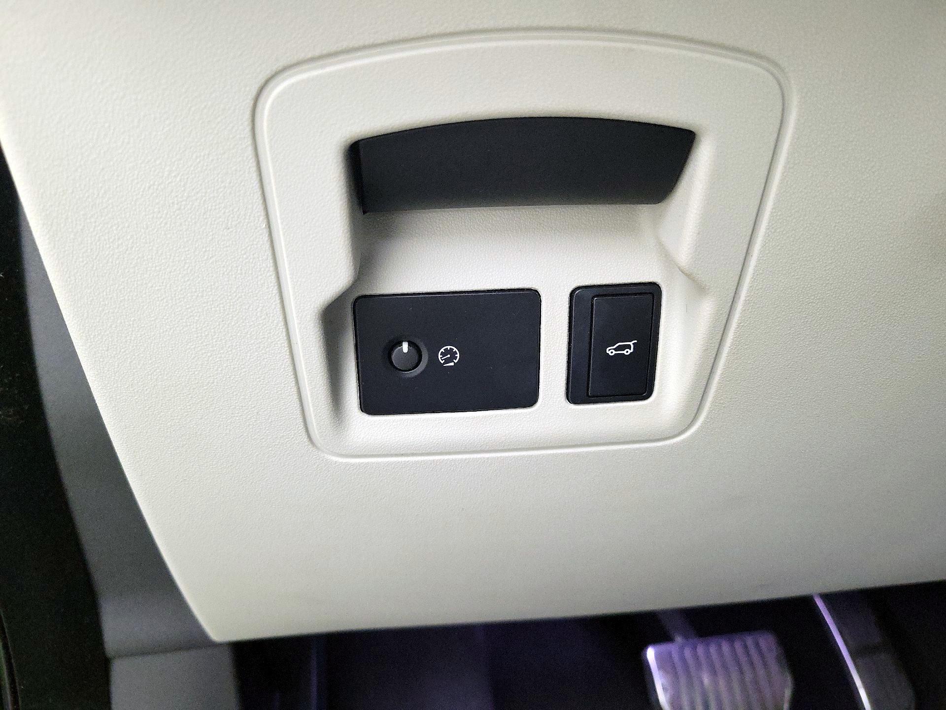 Thumbnail: 2021 Land Rover Range Rover Velar - 13