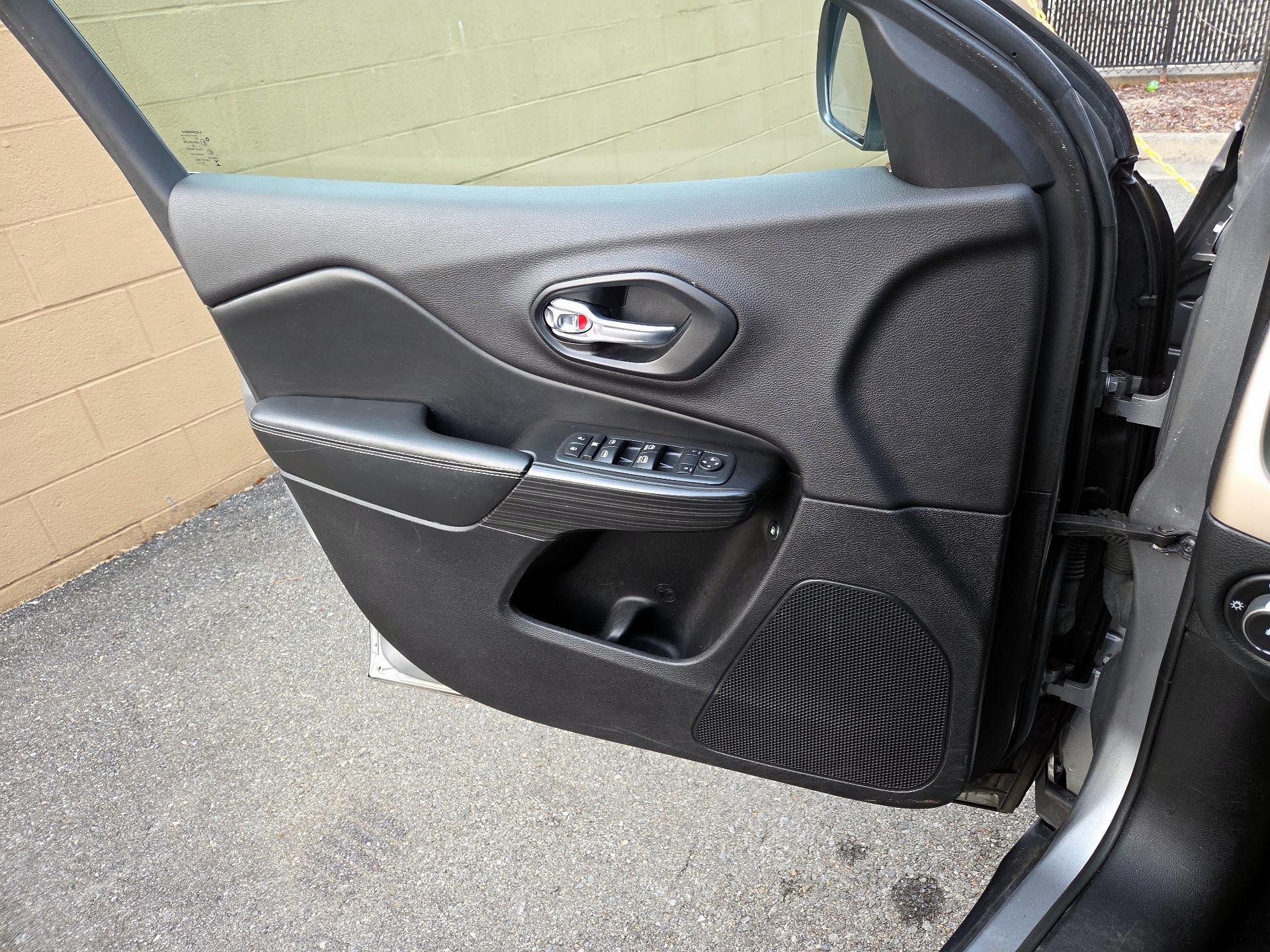 Thumbnail: 2014 Jeep Cherokee - 10