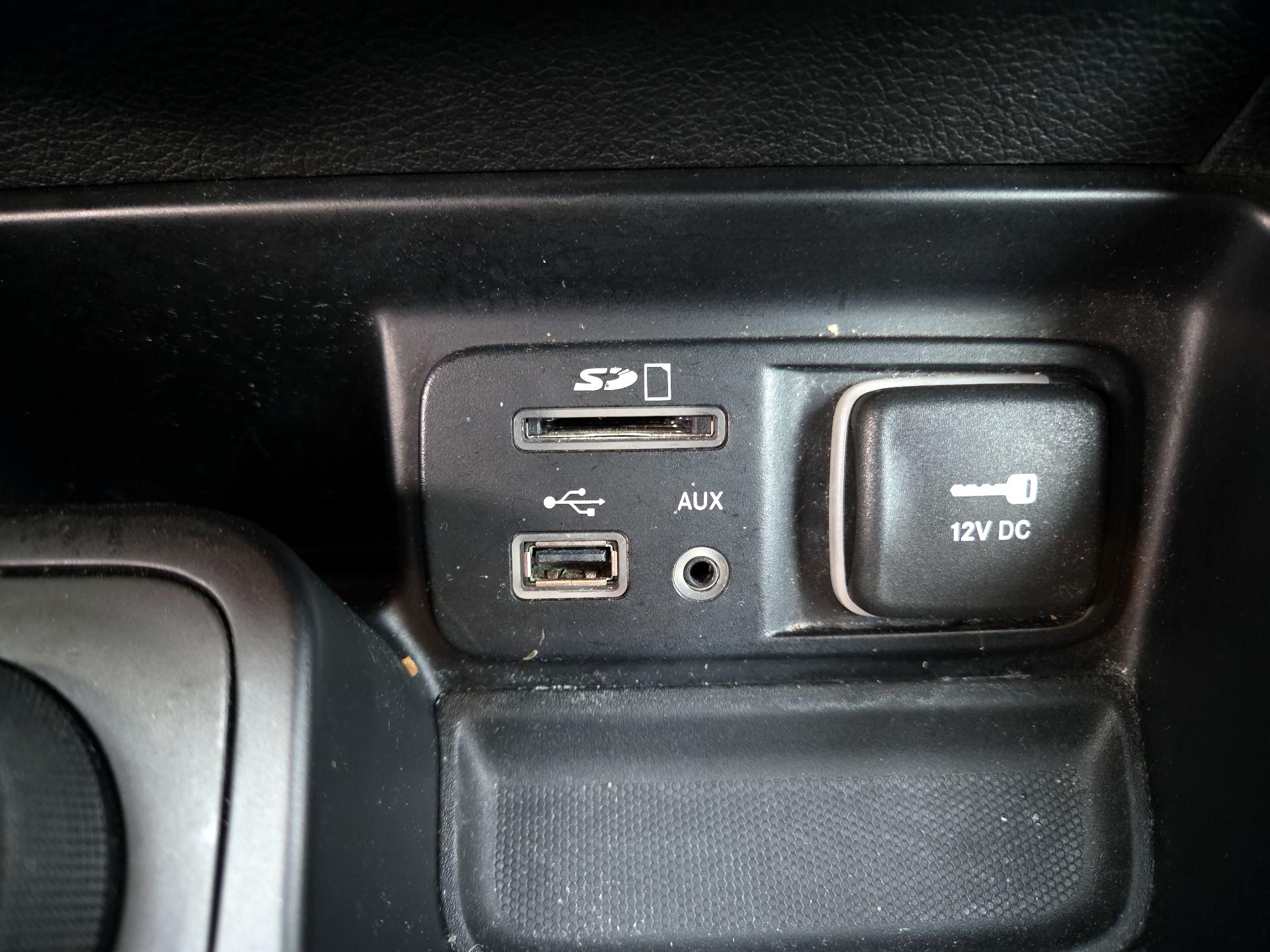 Thumbnail: 2014 Jeep Cherokee - 16