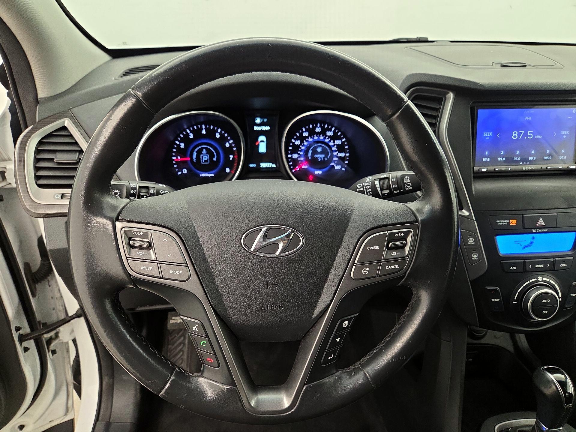 Thumbnail: 2015 Hyundai Santa Fe - 10