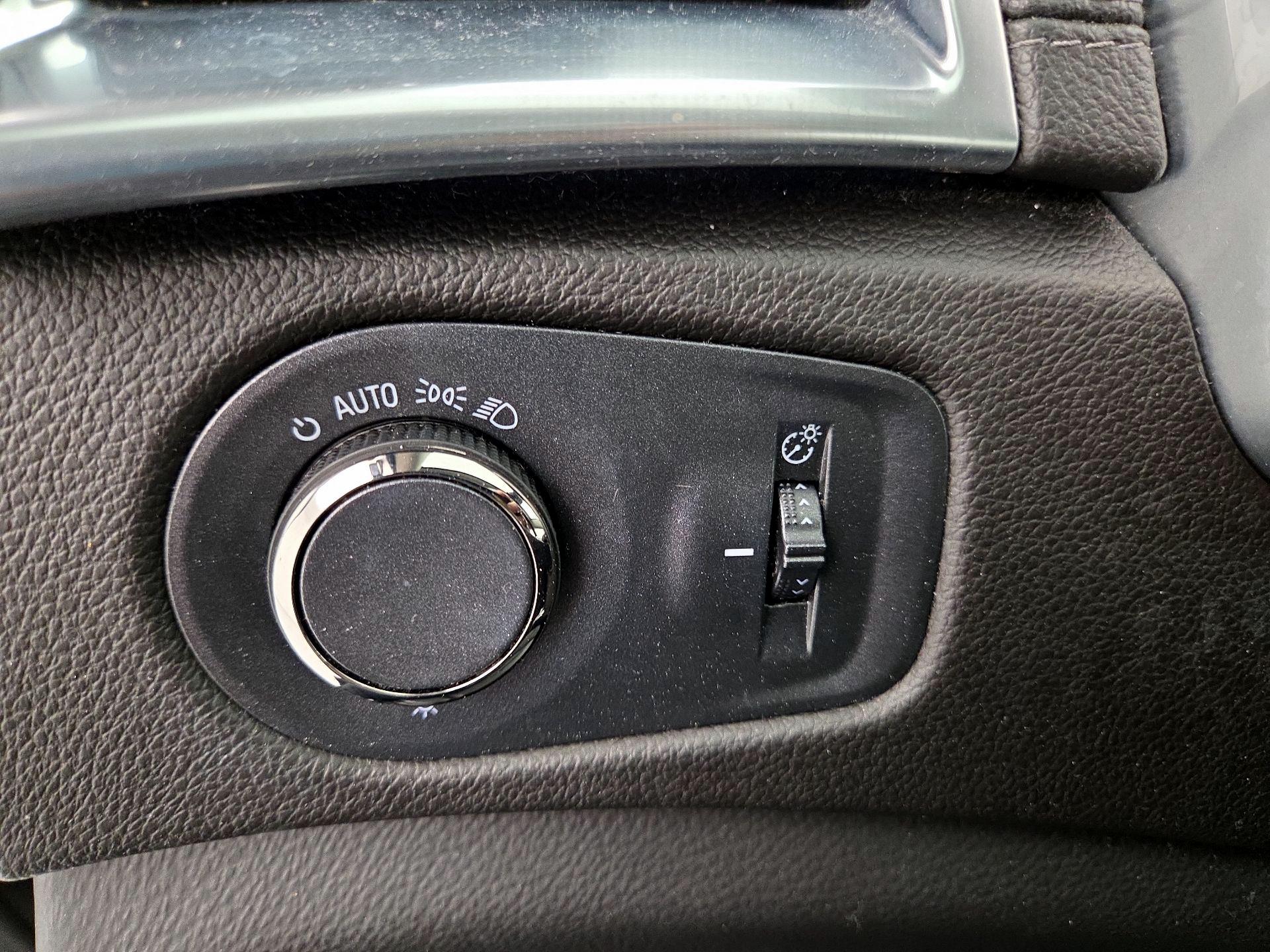 Thumbnail: 2015 Cadillac SRX - 13