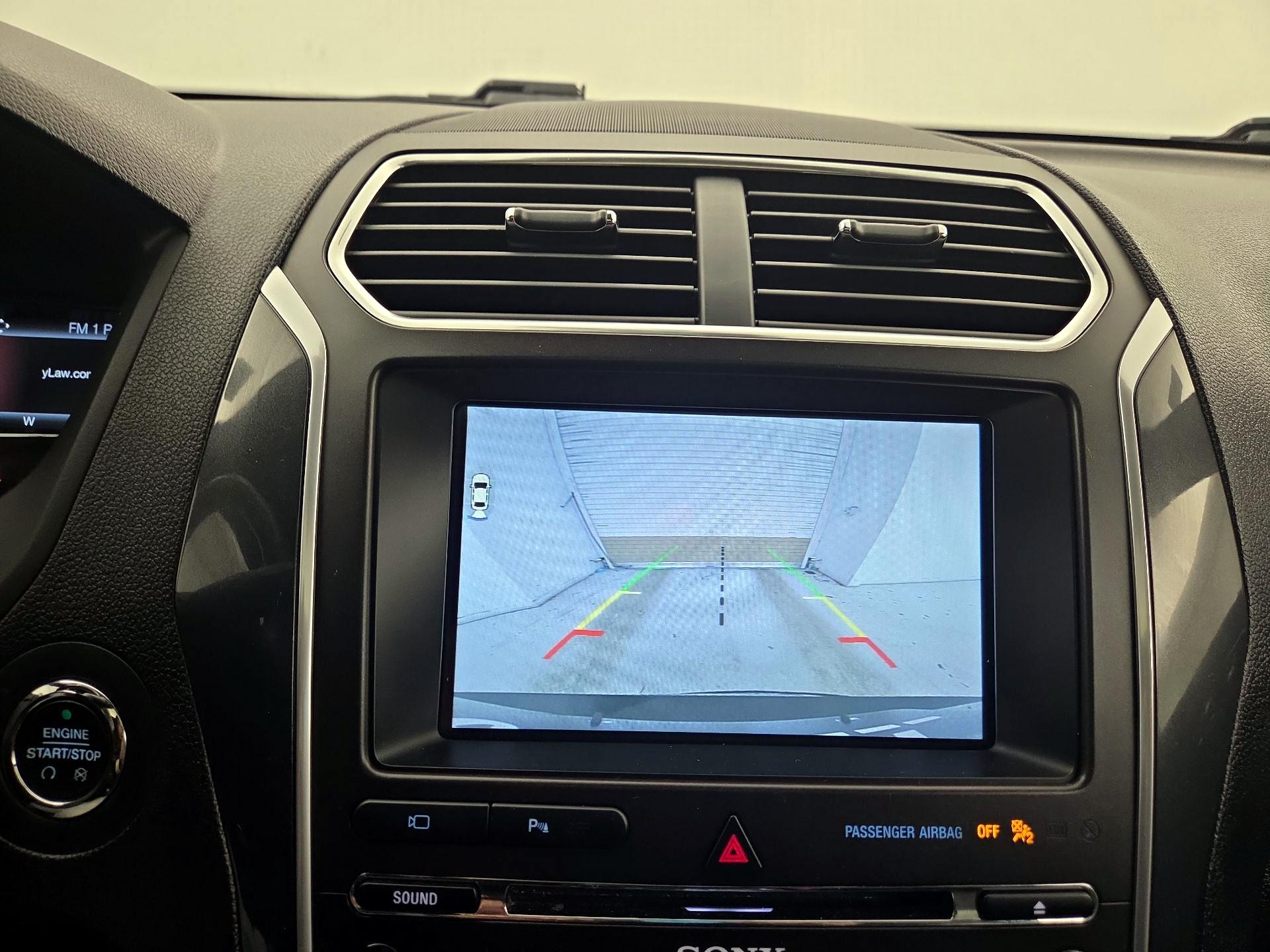 Thumbnail: 2016 Ford Explorer - 15