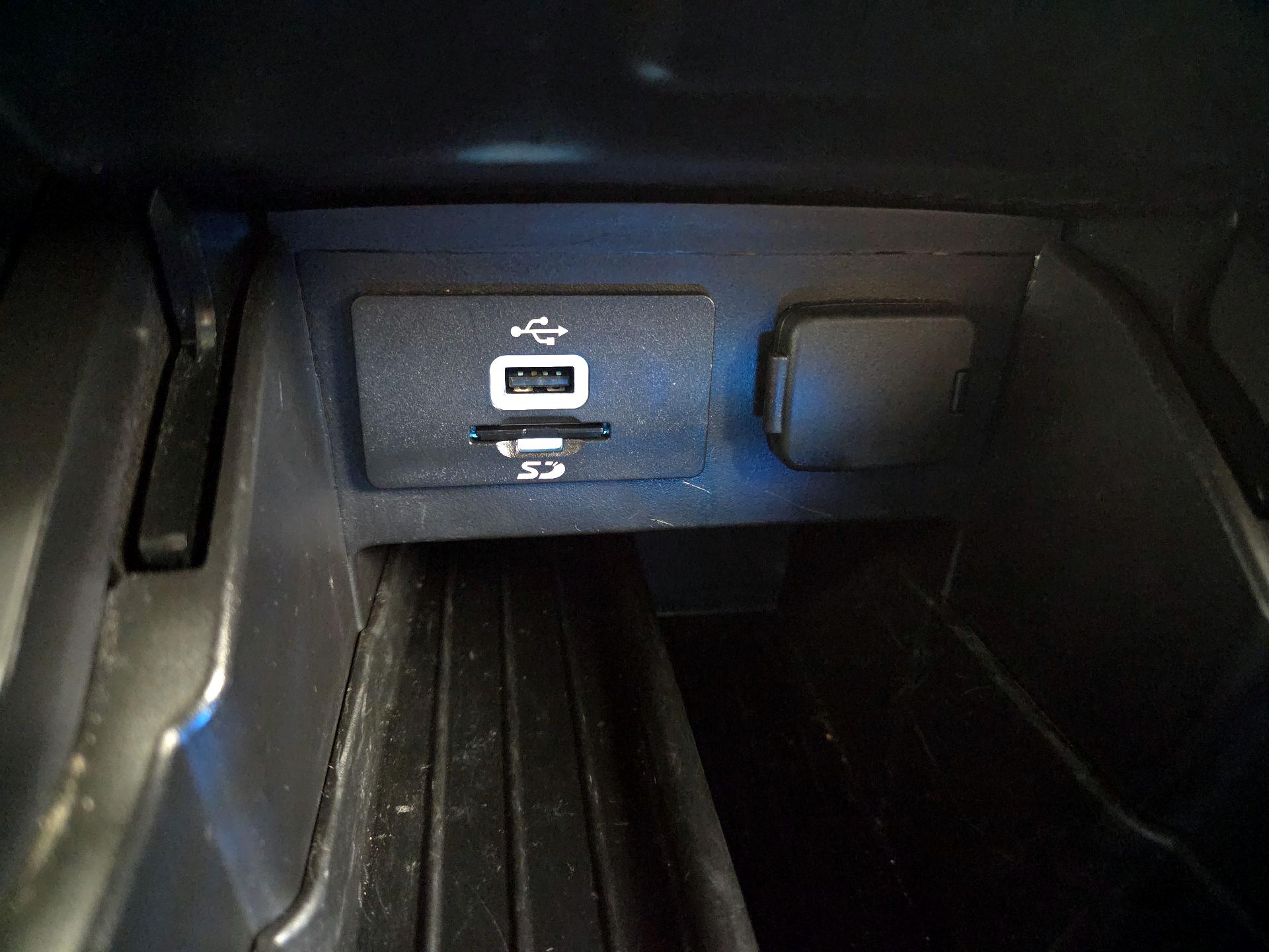 Thumbnail: 2016 Ford Explorer - 19