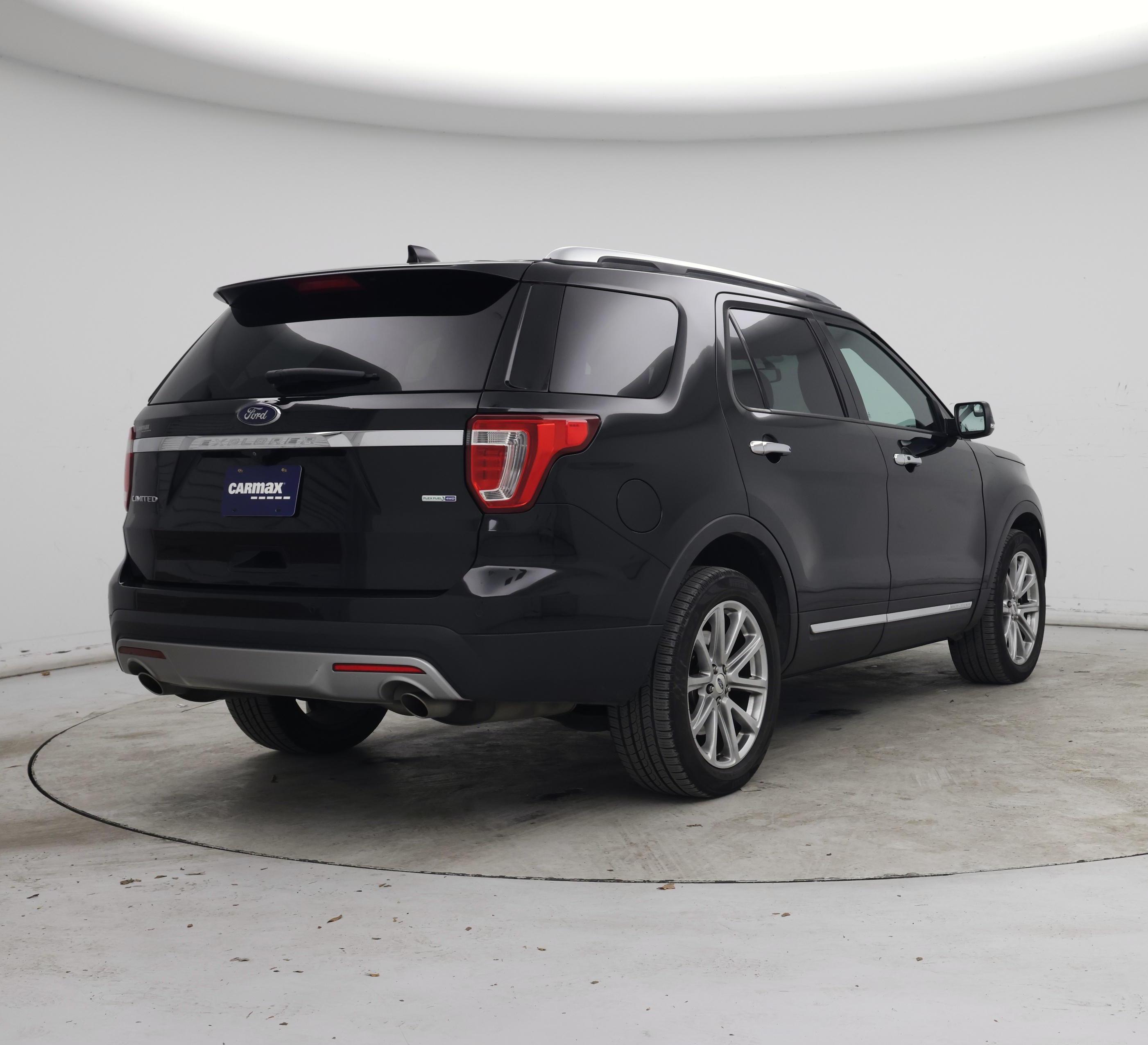 Thumbnail: 2016 Ford Explorer - 8