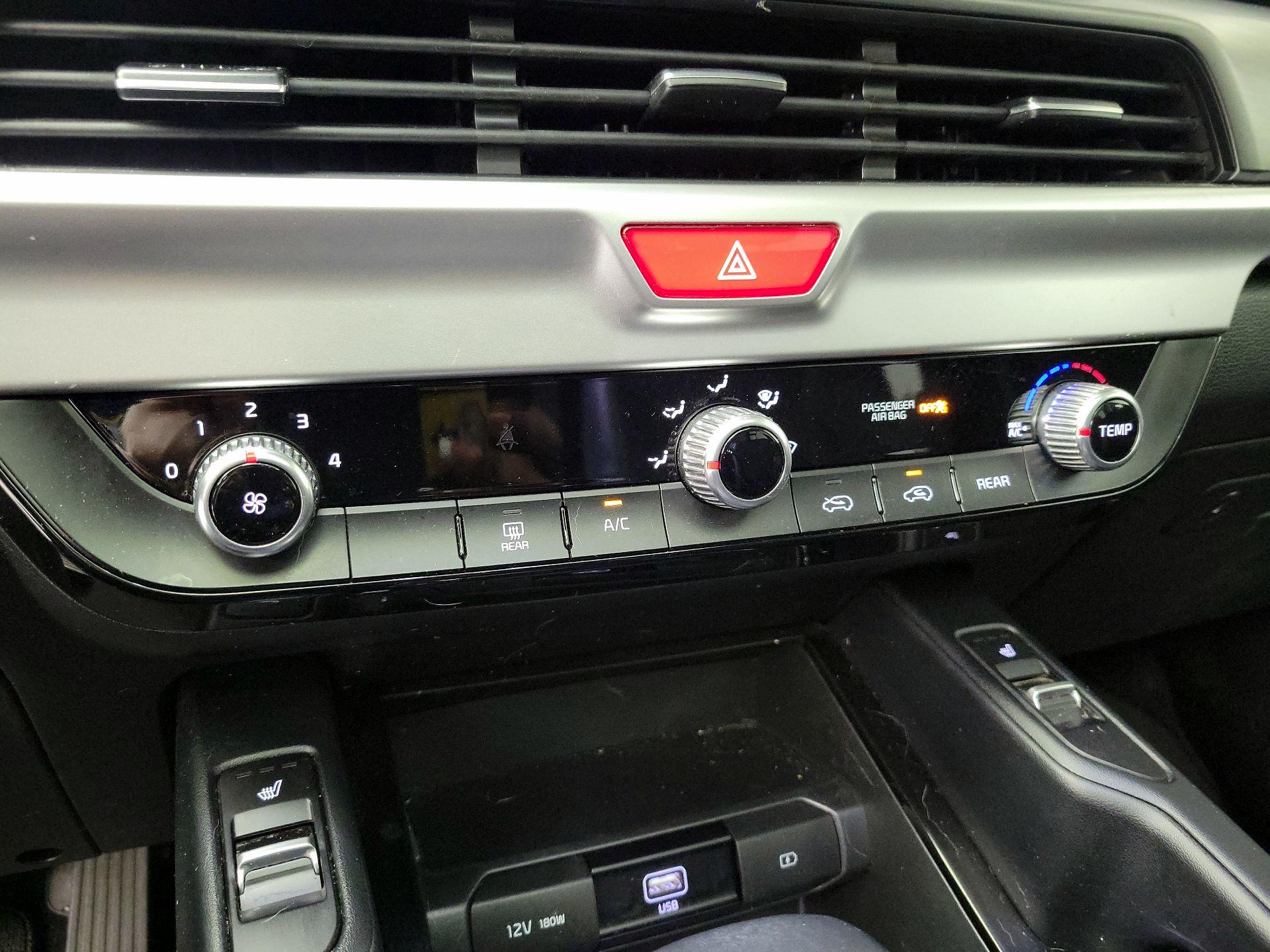 Thumbnail: 2020 Kia Telluride - 16