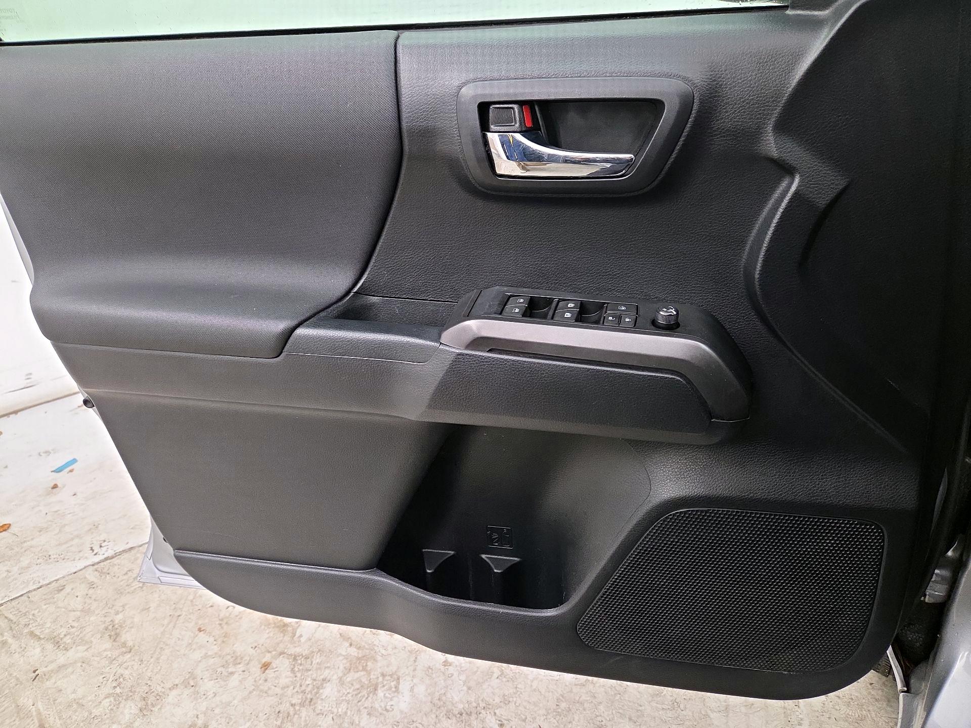 Thumbnail: 2019 Toyota Tacoma - 12