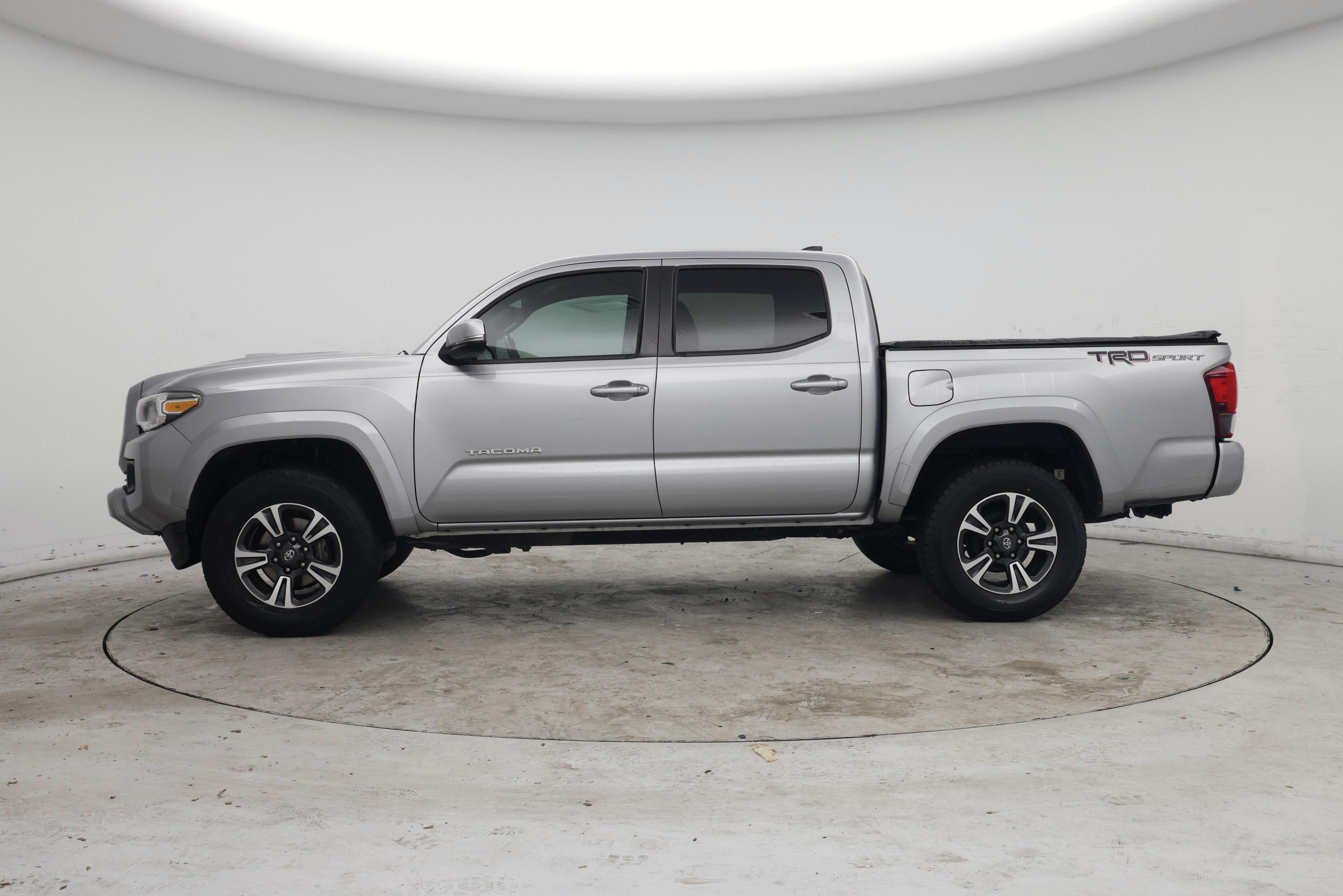 Thumbnail: 2019 Toyota Tacoma - 3