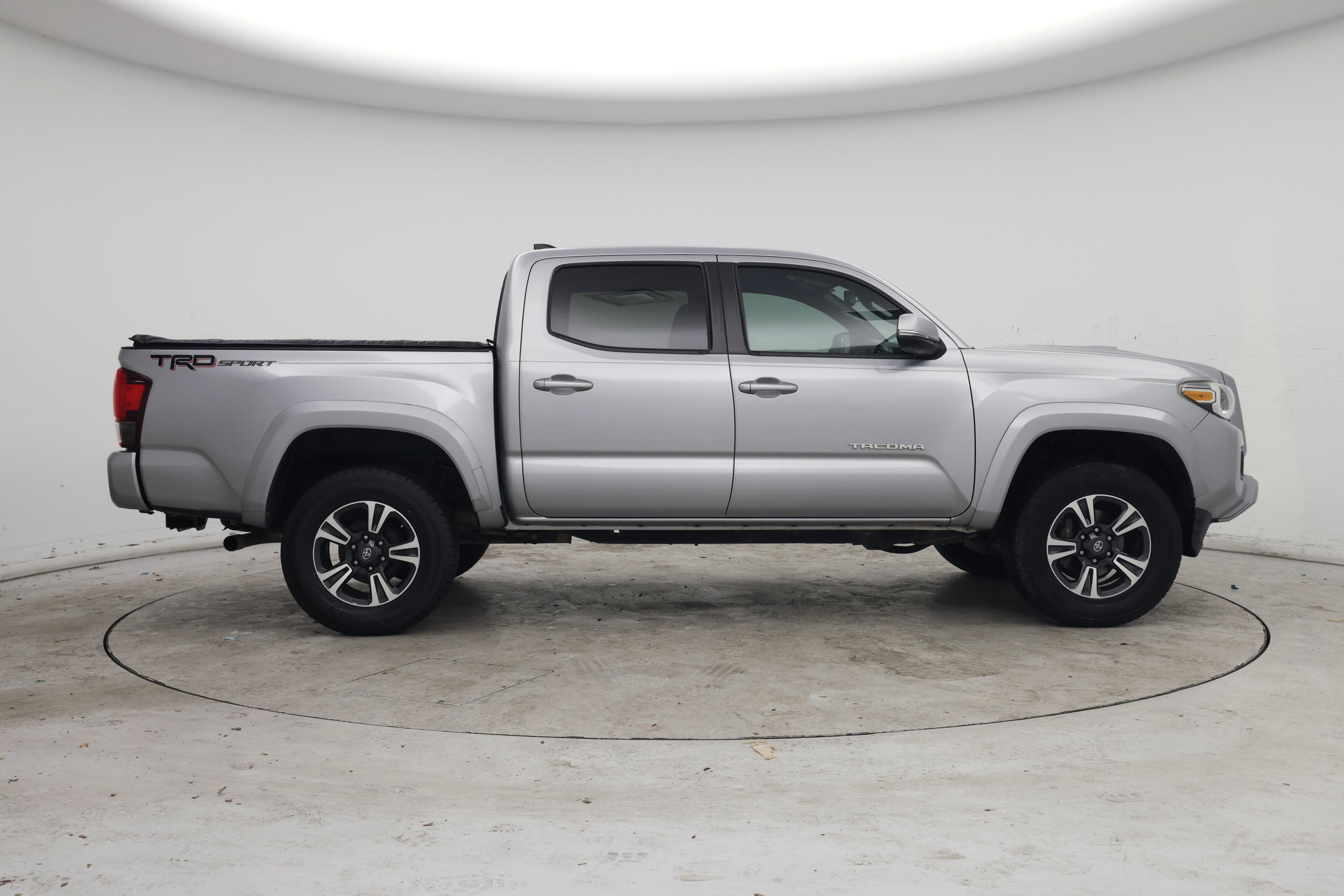 Thumbnail: 2019 Toyota Tacoma - 7