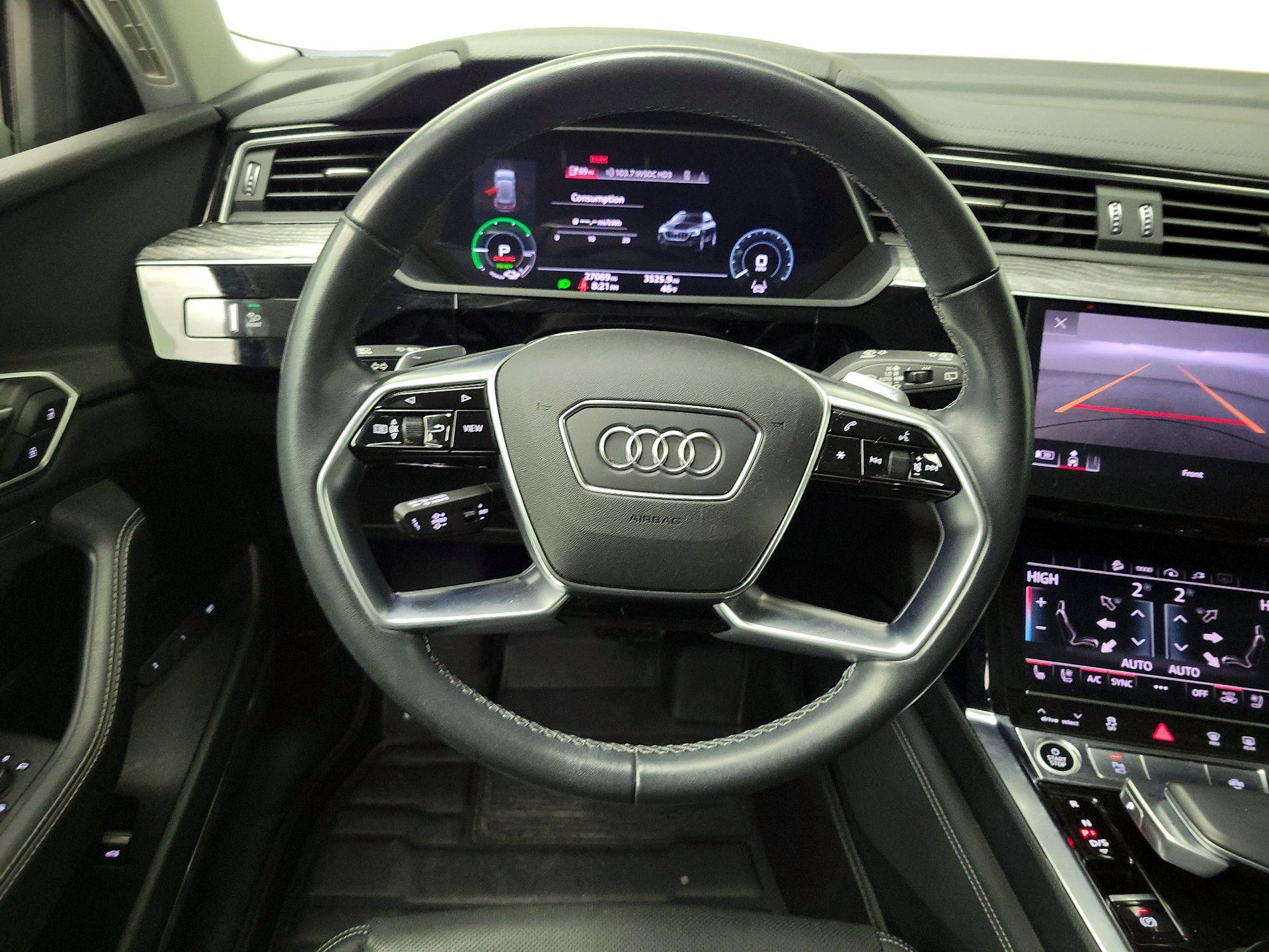 Thumbnail: 2023 Audi e-tron - 10