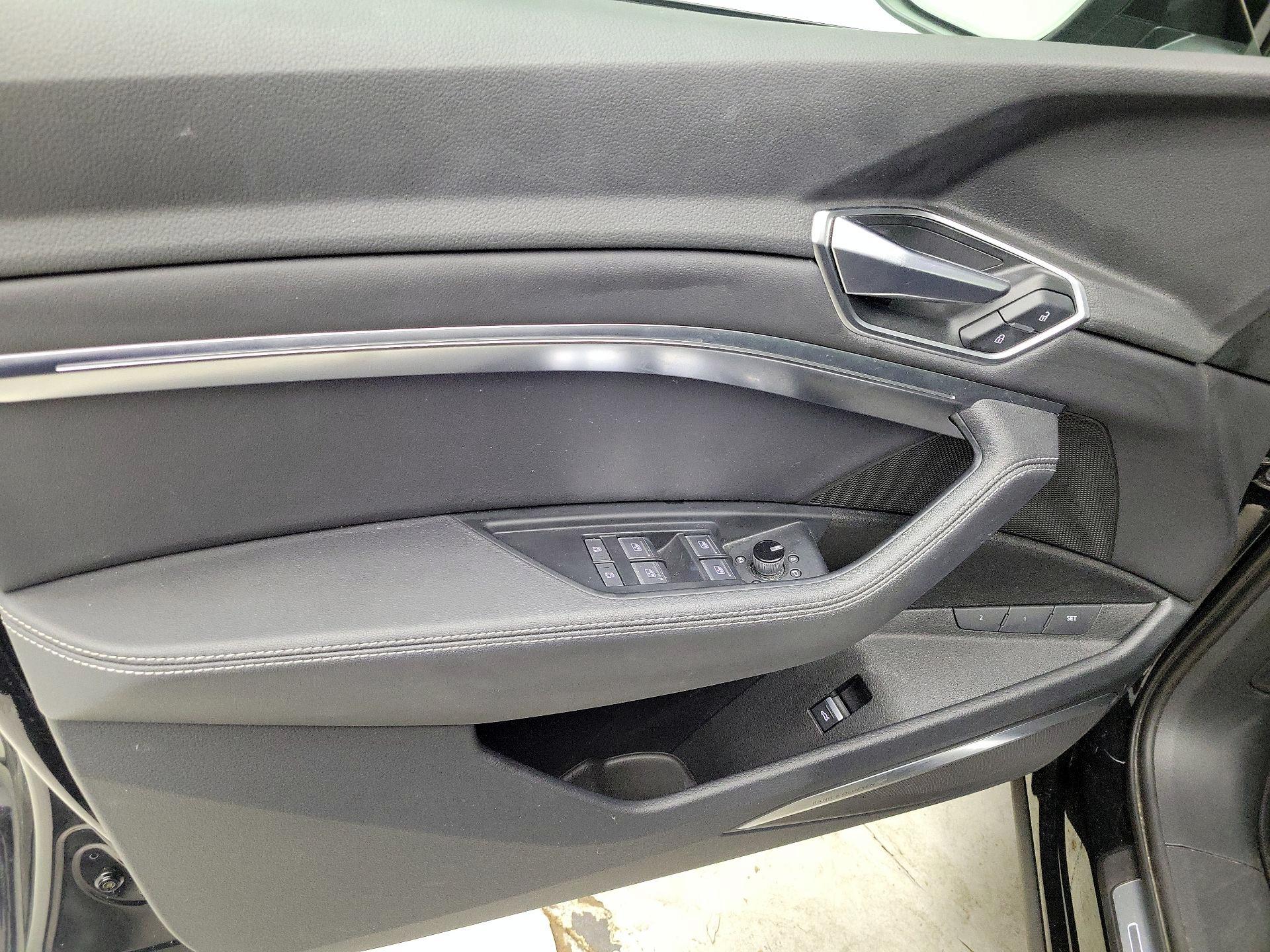 Thumbnail: 2023 Audi e-tron - 12