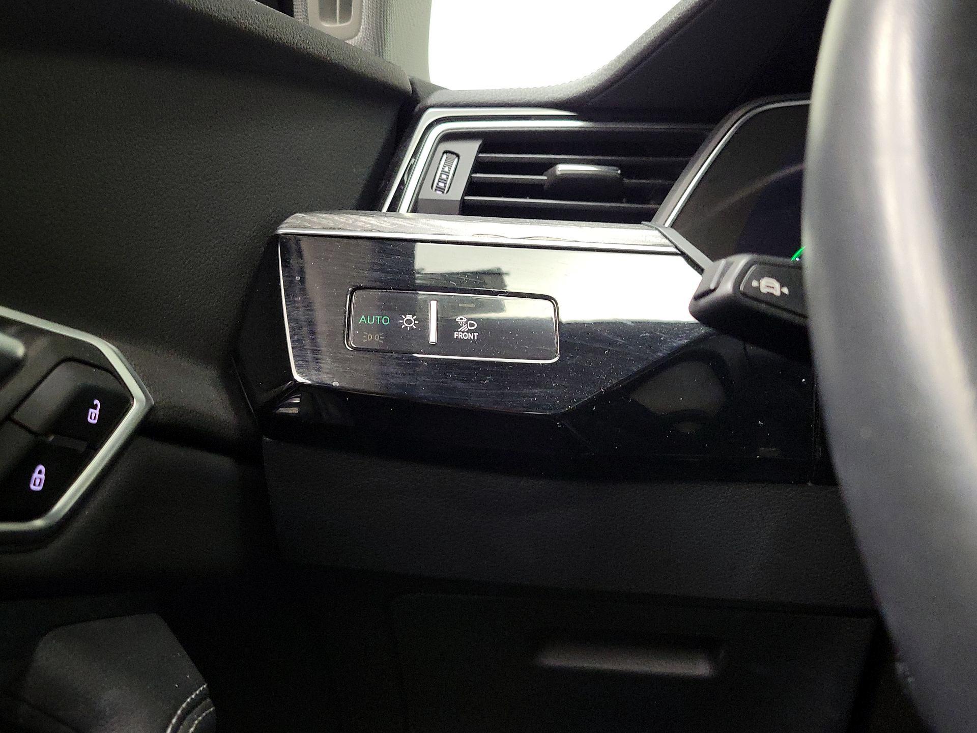 Thumbnail: 2023 Audi e-tron - 13