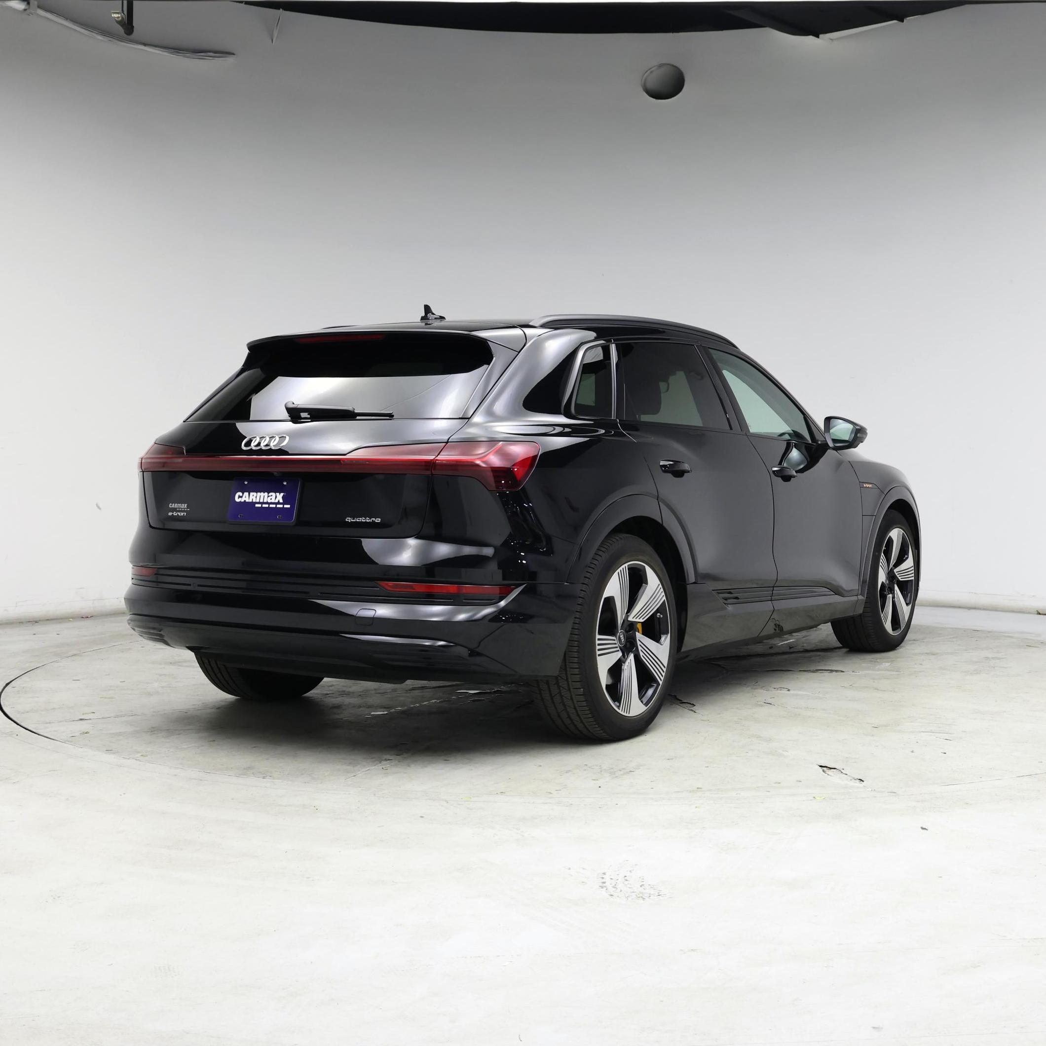 Thumbnail: 2023 Audi e-tron - 8