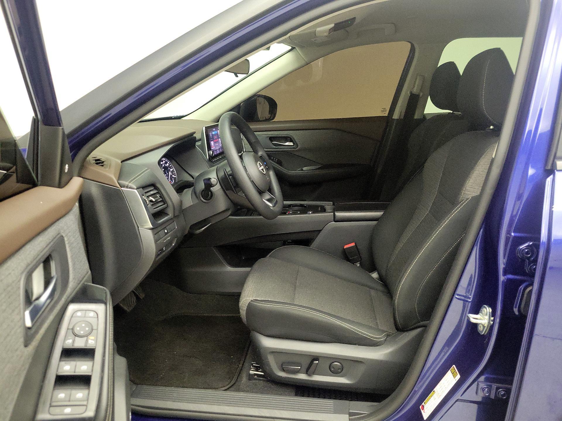 Thumbnail: 2023 Nissan Rogue - 11