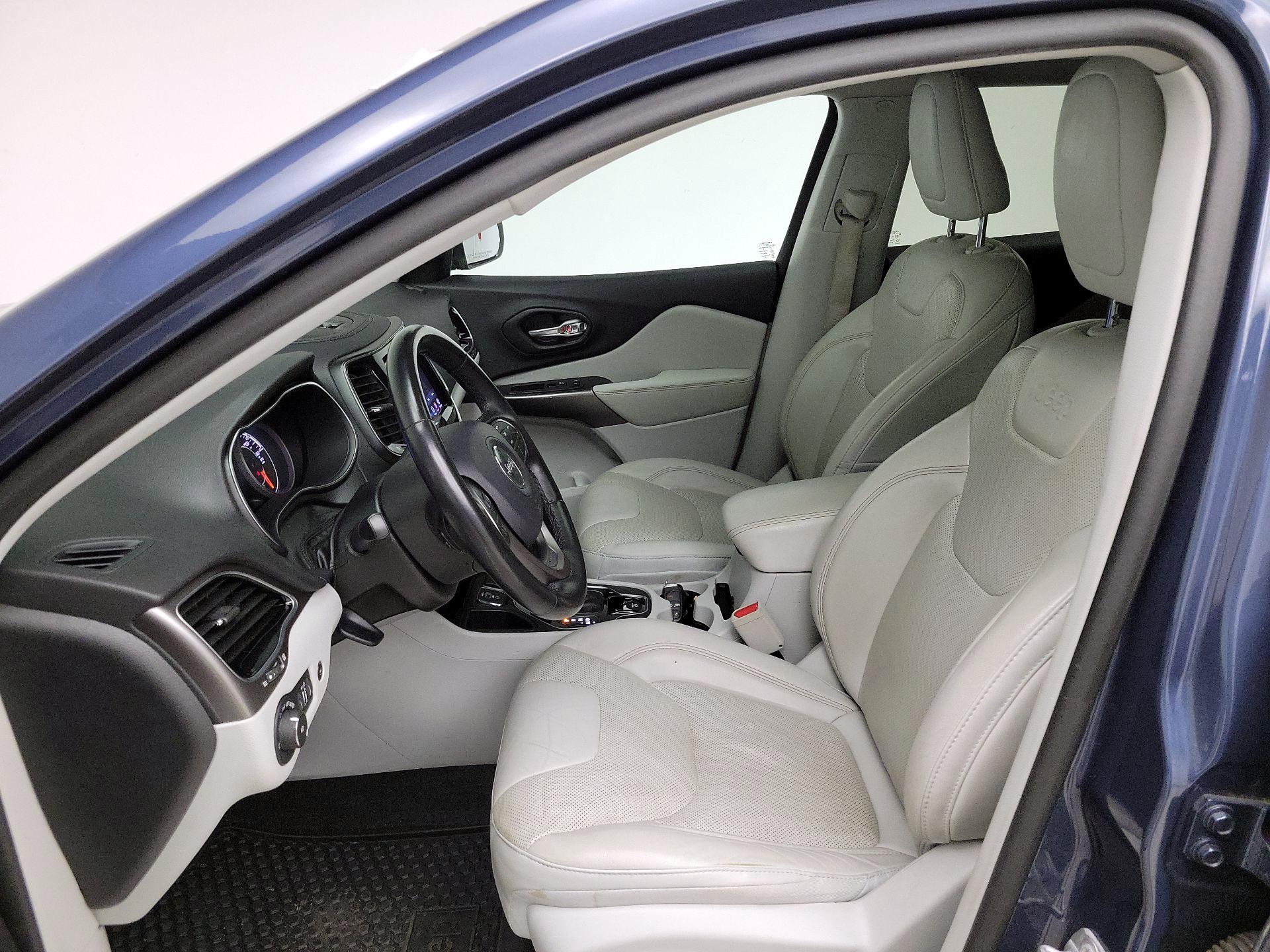 Thumbnail: 2020 Jeep Cherokee - 11