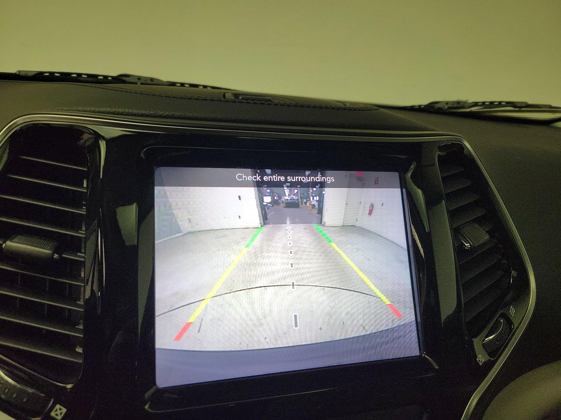 Thumbnail: 2020 Jeep Cherokee - 14