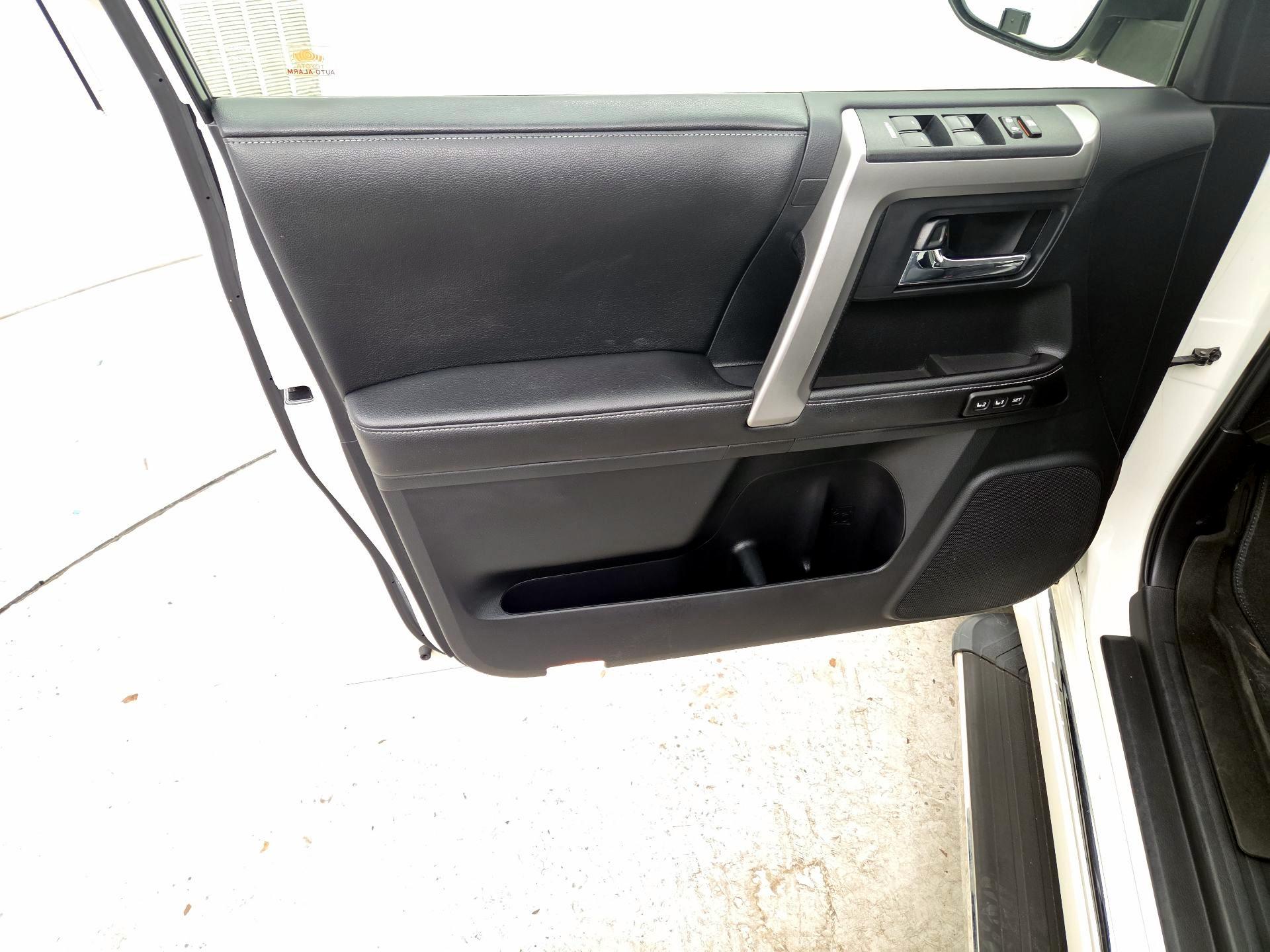 Thumbnail: 2015 Toyota 4Runner - 12