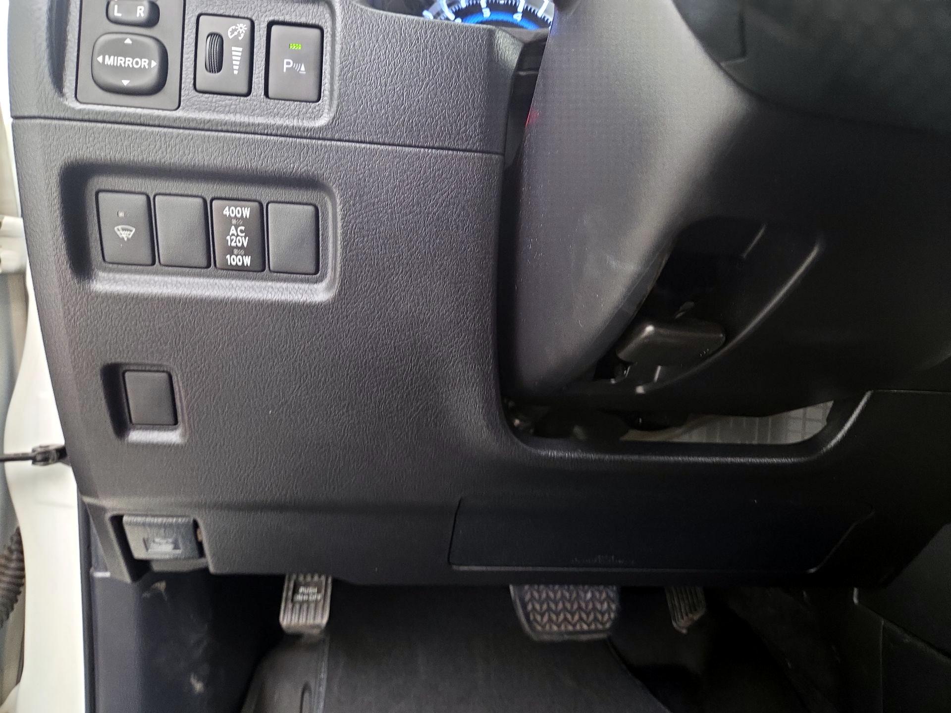 Thumbnail: 2015 Toyota 4Runner - 13