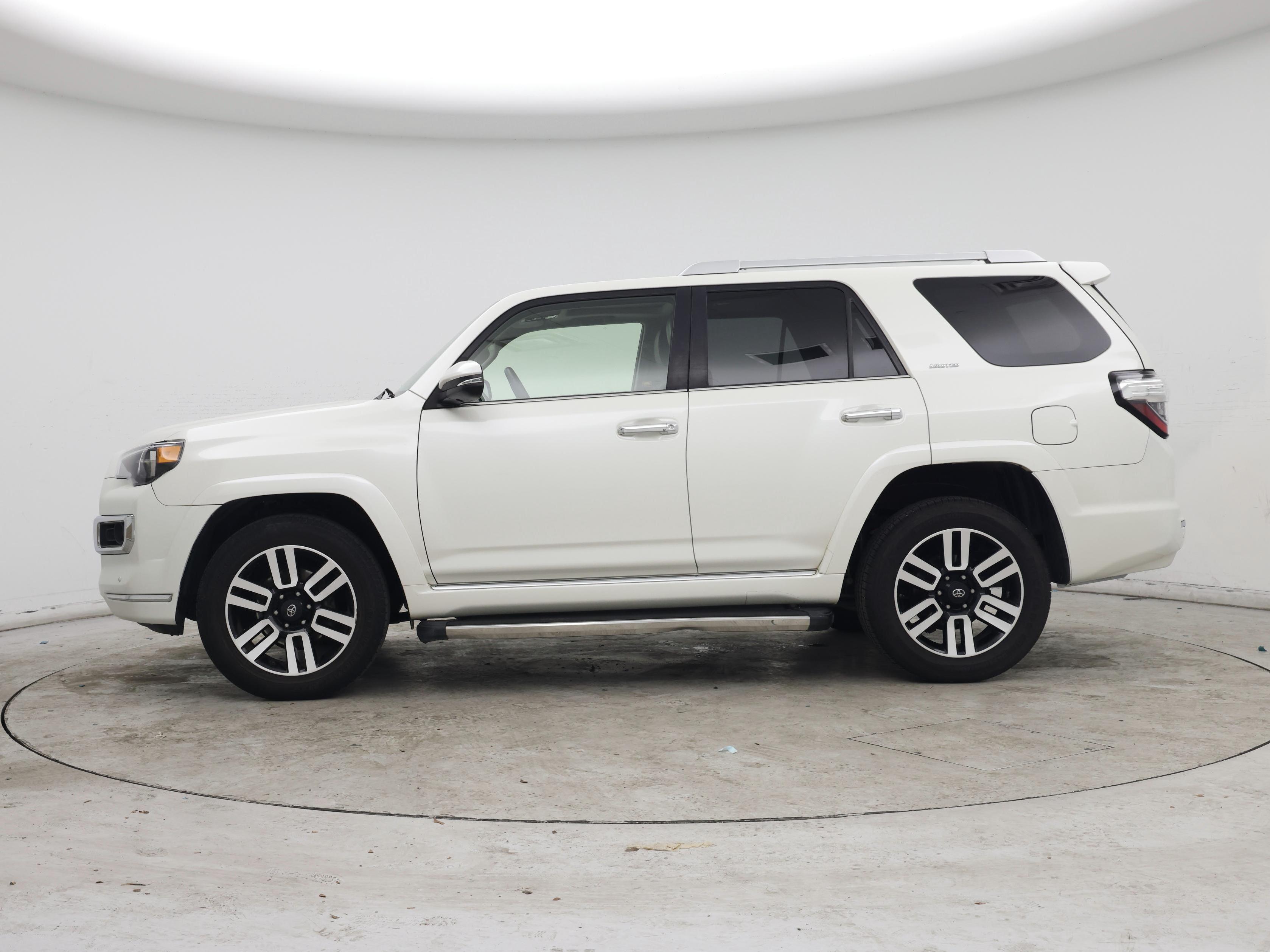 Thumbnail: 2015 Toyota 4Runner - 3