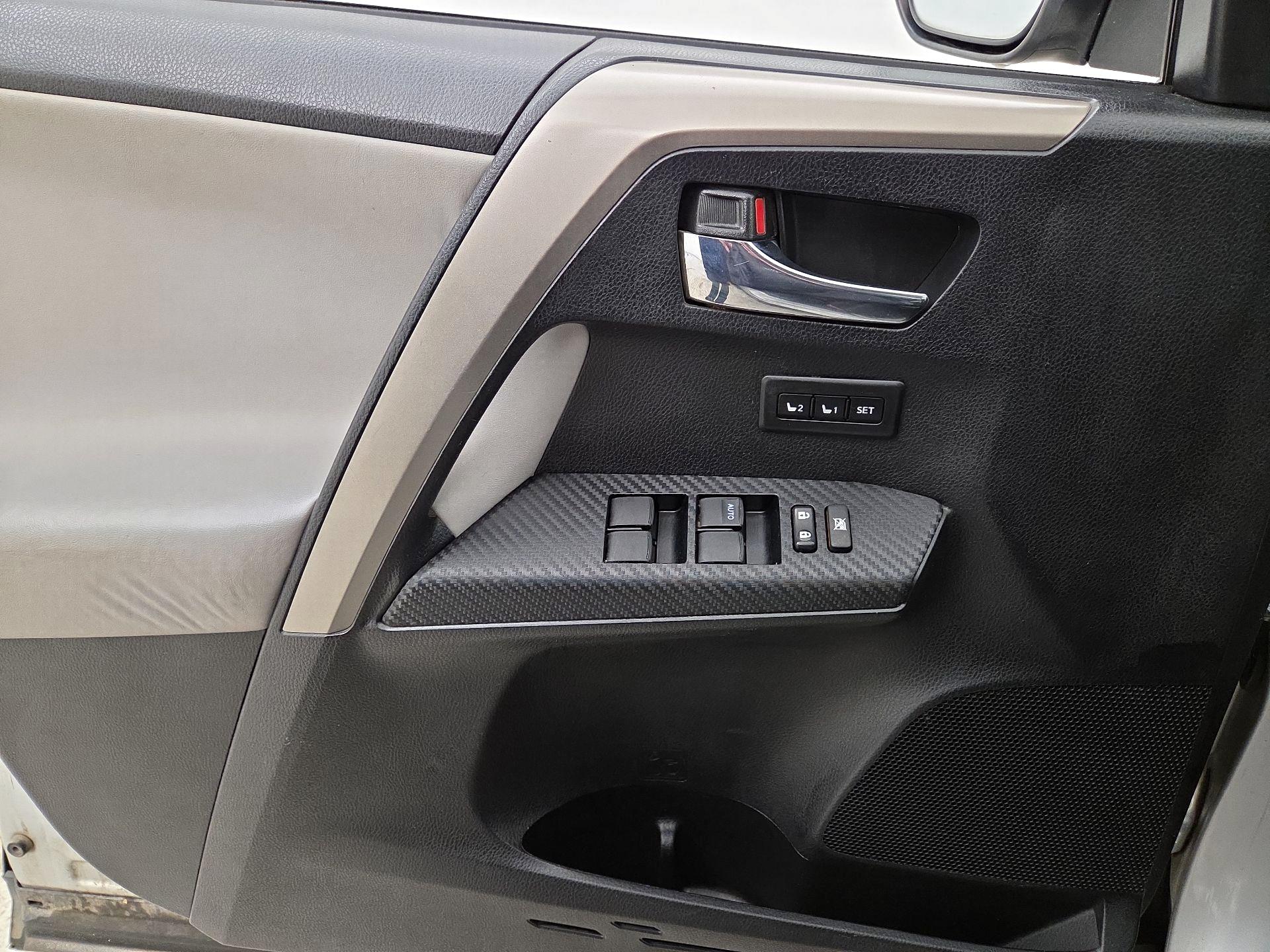 Thumbnail: 2014 Toyota RAV4 - 12