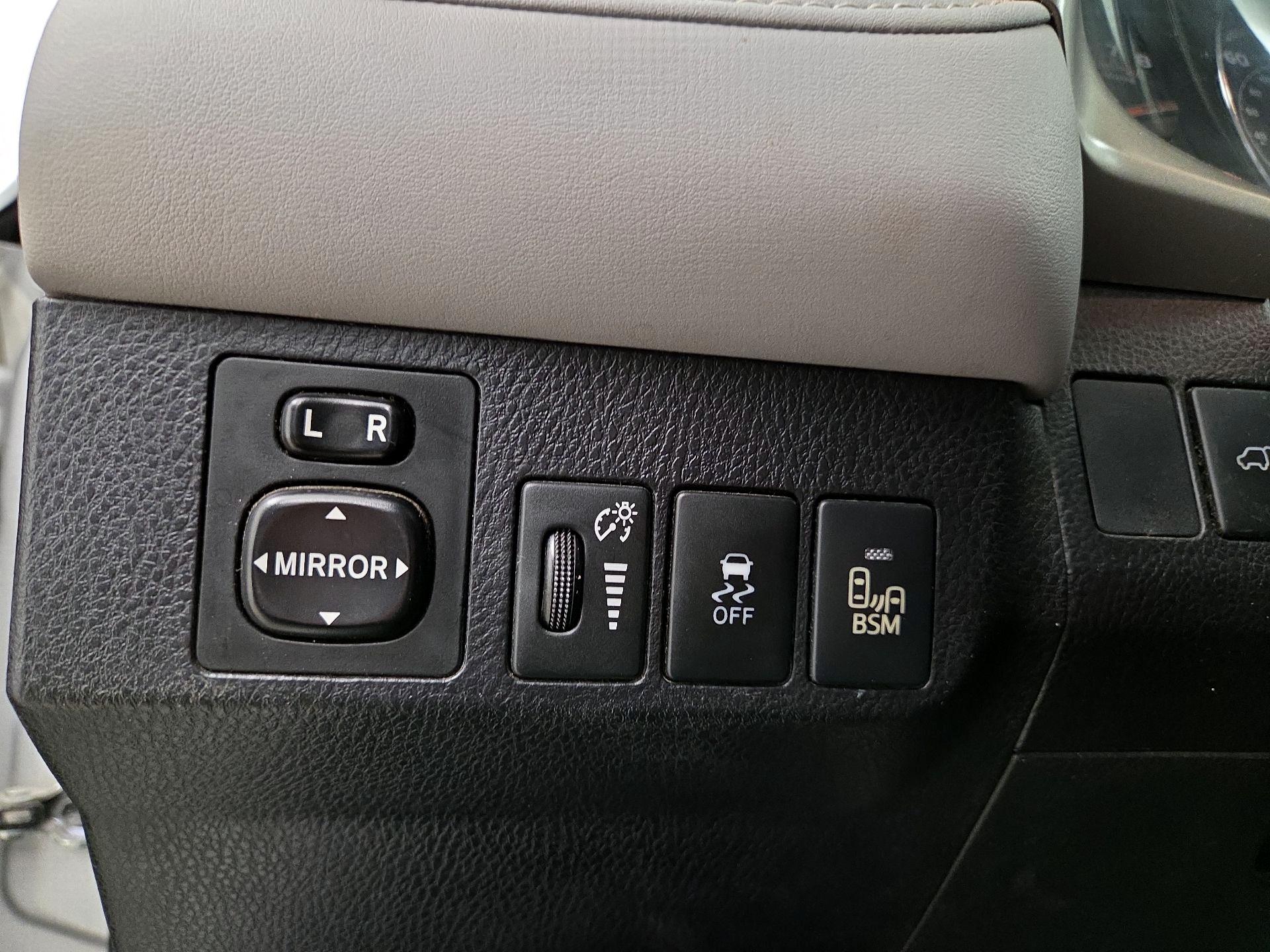 Thumbnail: 2014 Toyota RAV4 - 13