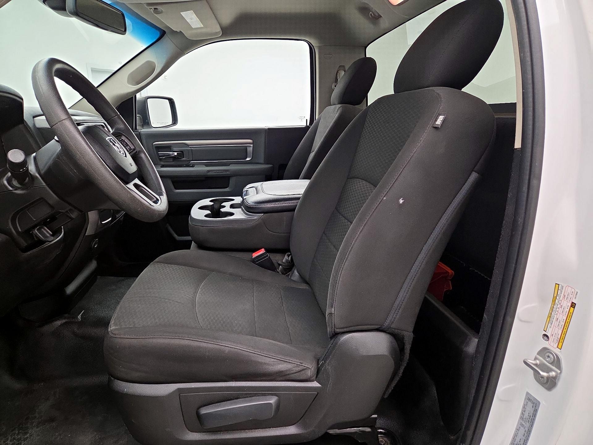 Thumbnail: 2020 RAM 1500 Classic - 11