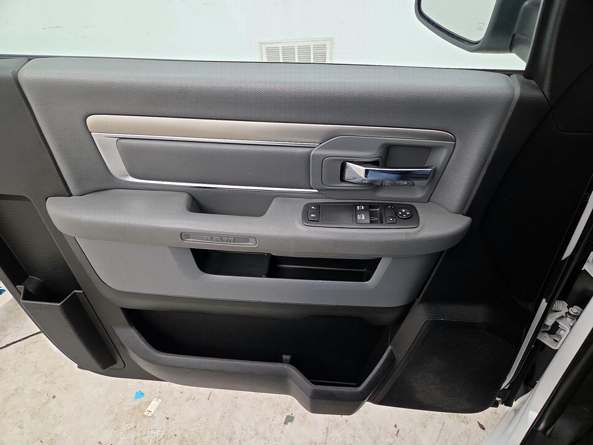 Thumbnail: 2020 RAM 1500 Classic - 12