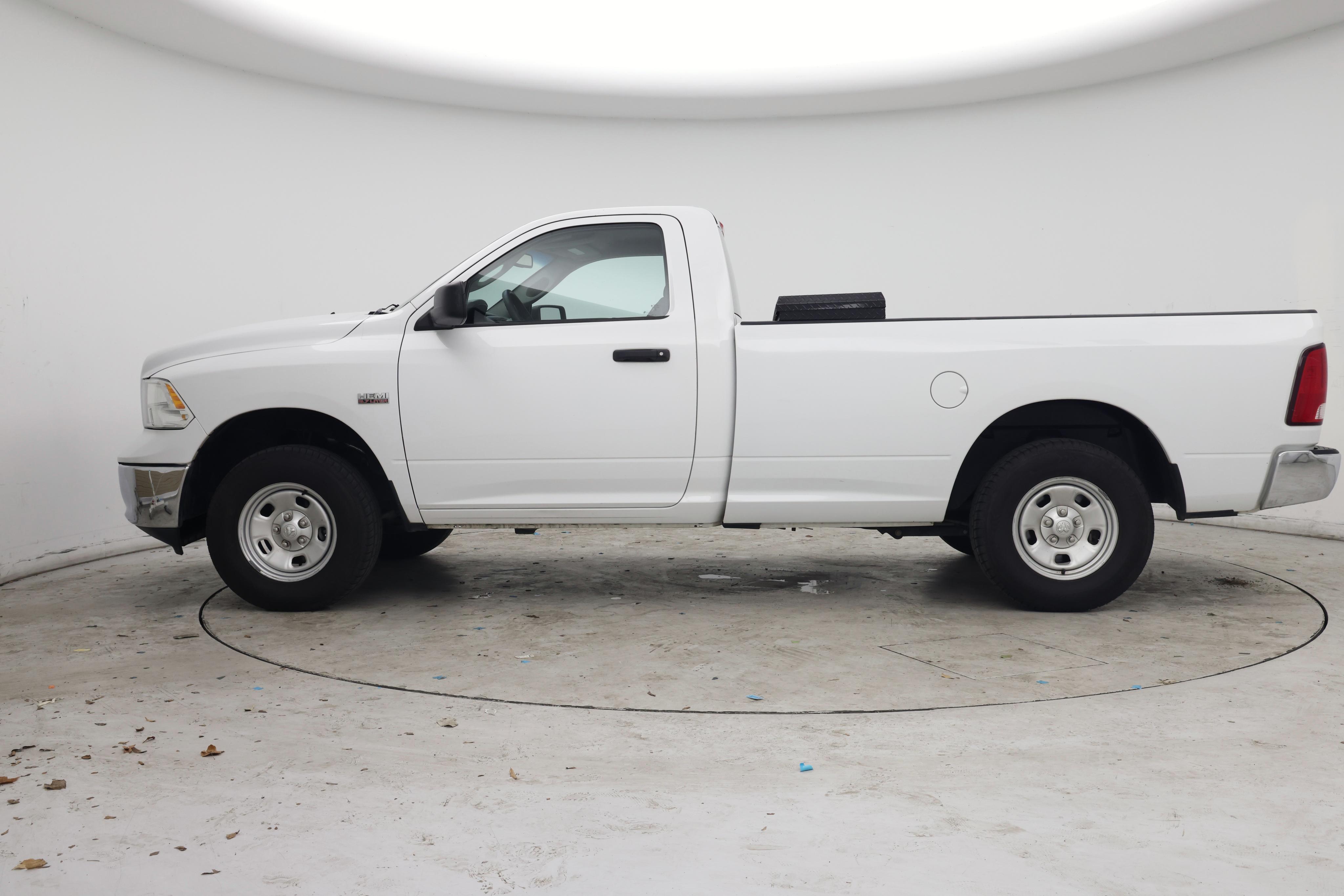 Thumbnail: 2020 RAM 1500 Classic - 3