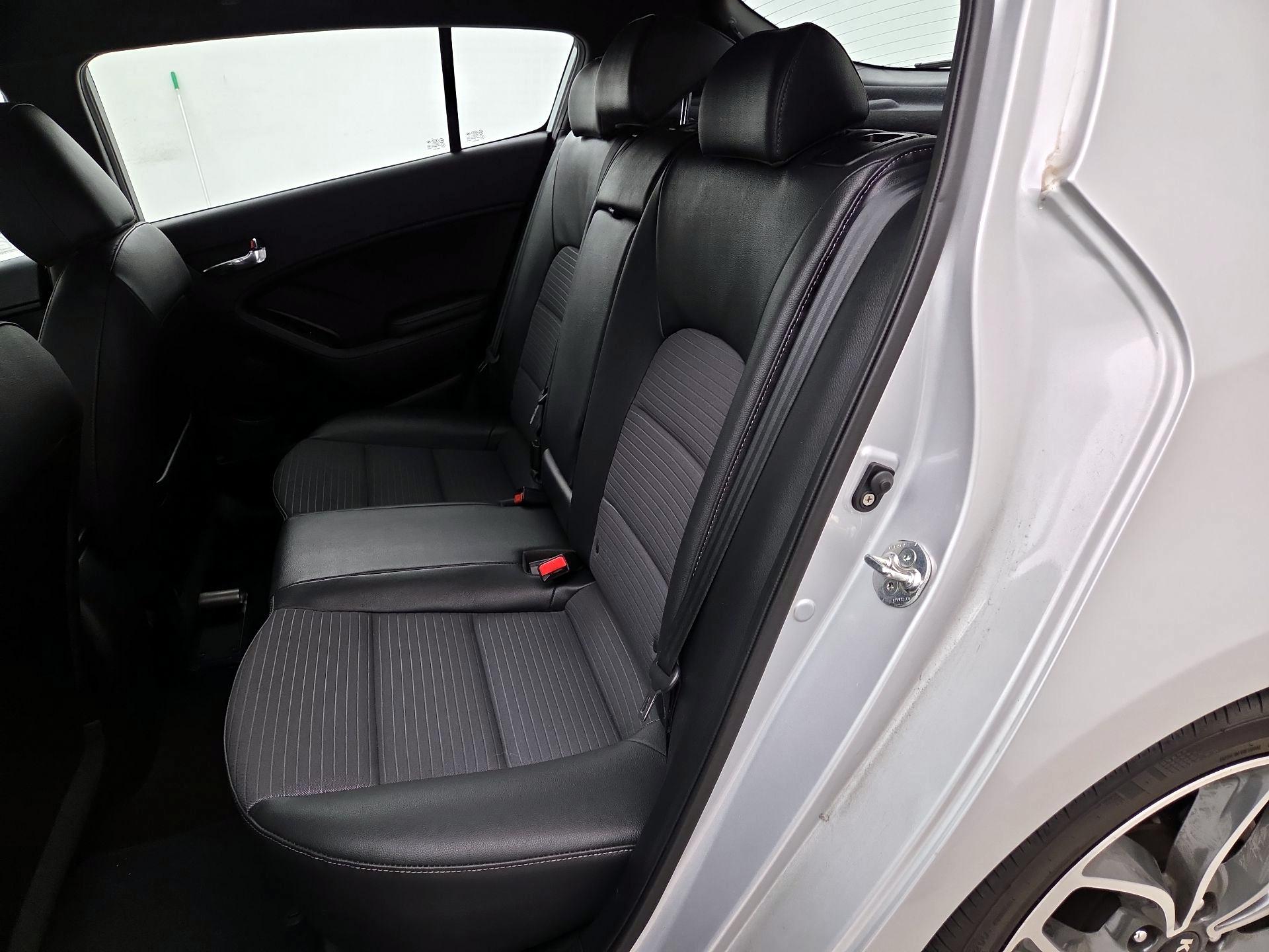 Thumbnail: 2015 Kia Forte - 19