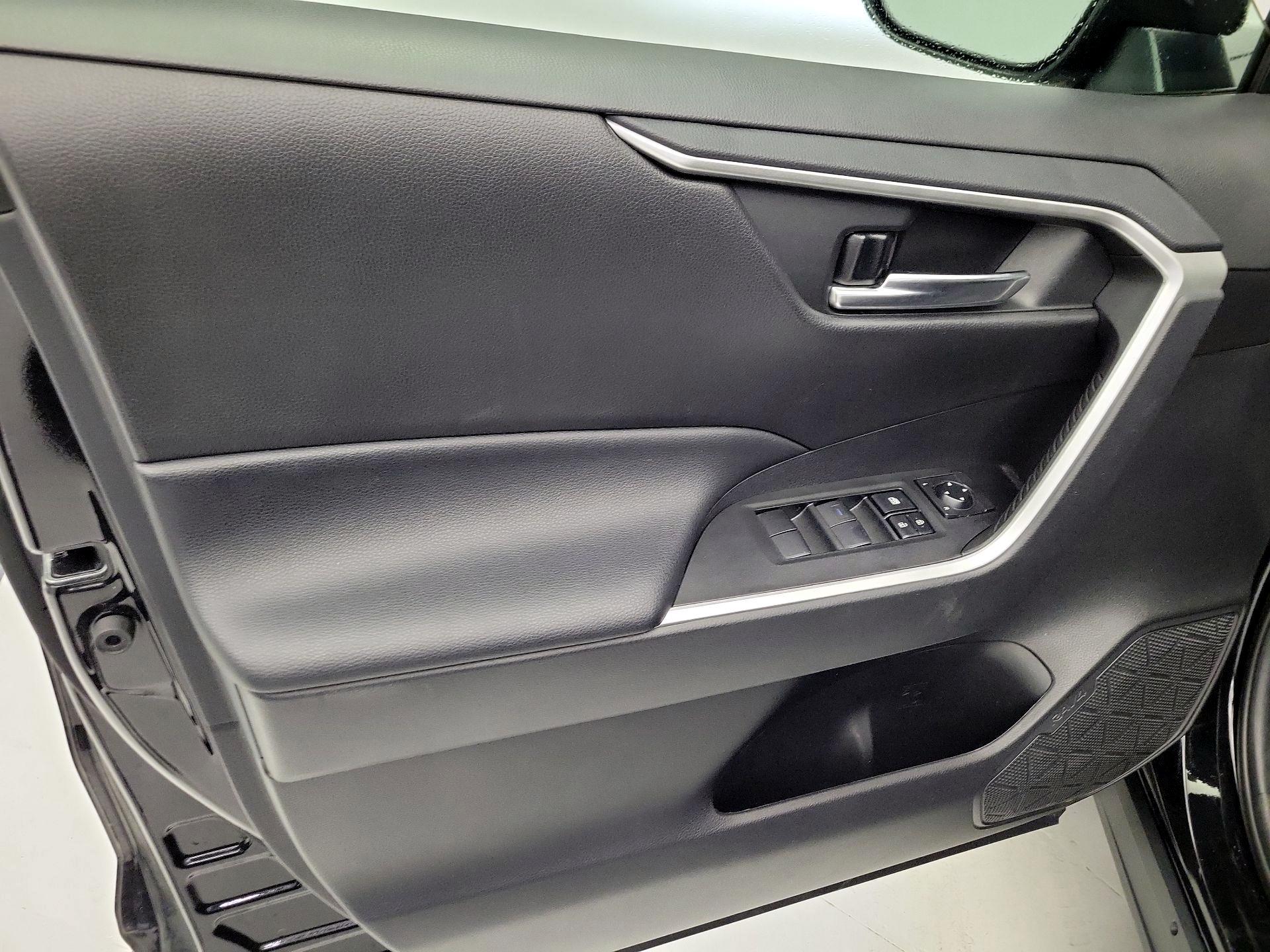 Thumbnail: 2021 Toyota RAV4 - 12