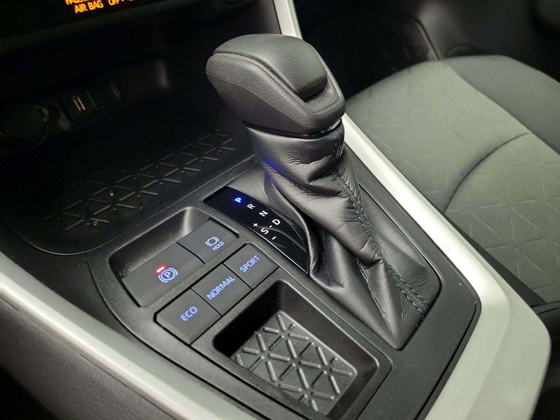 Thumbnail: 2021 Toyota RAV4 - 17