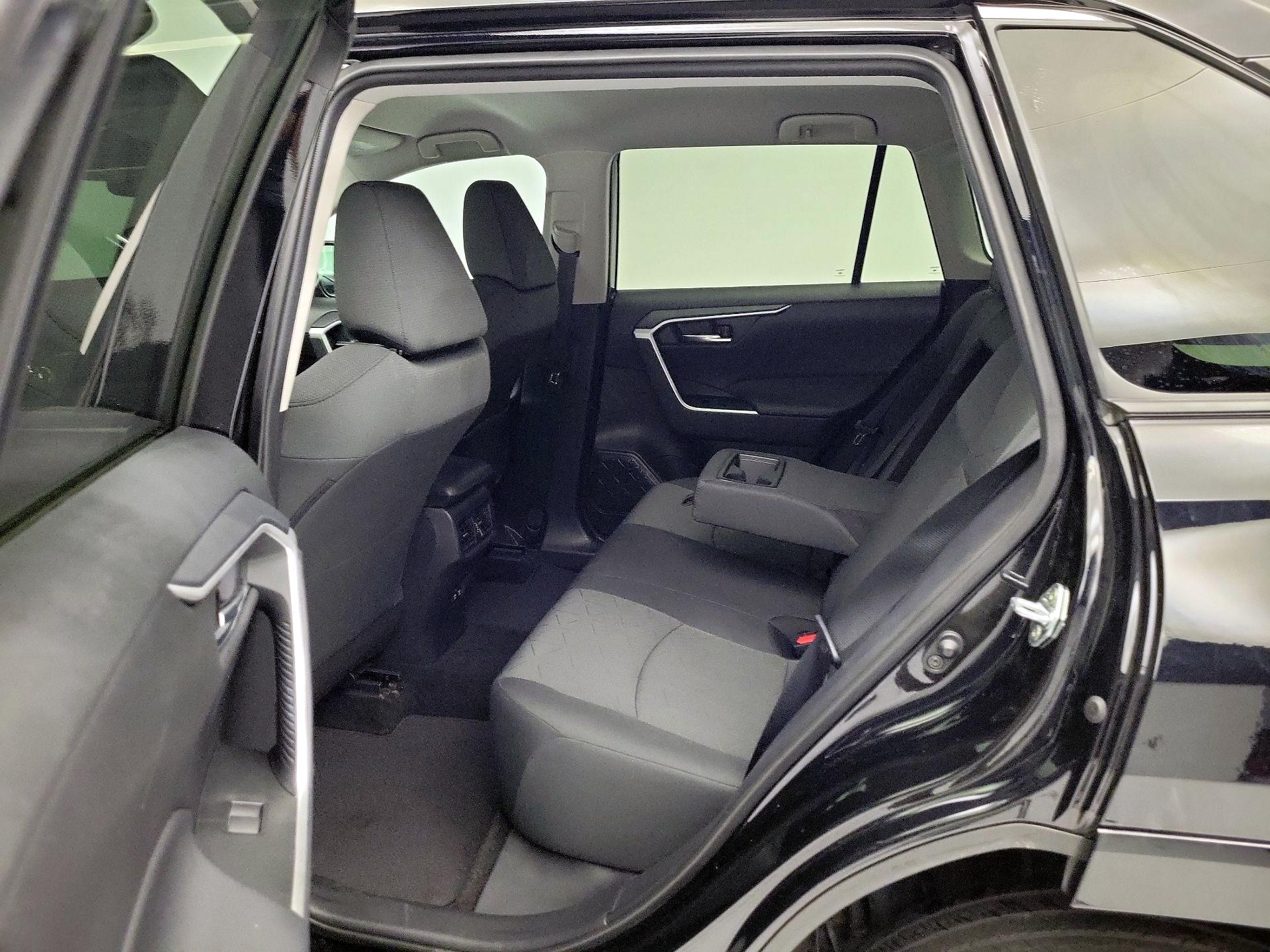 Thumbnail: 2021 Toyota RAV4 - 19