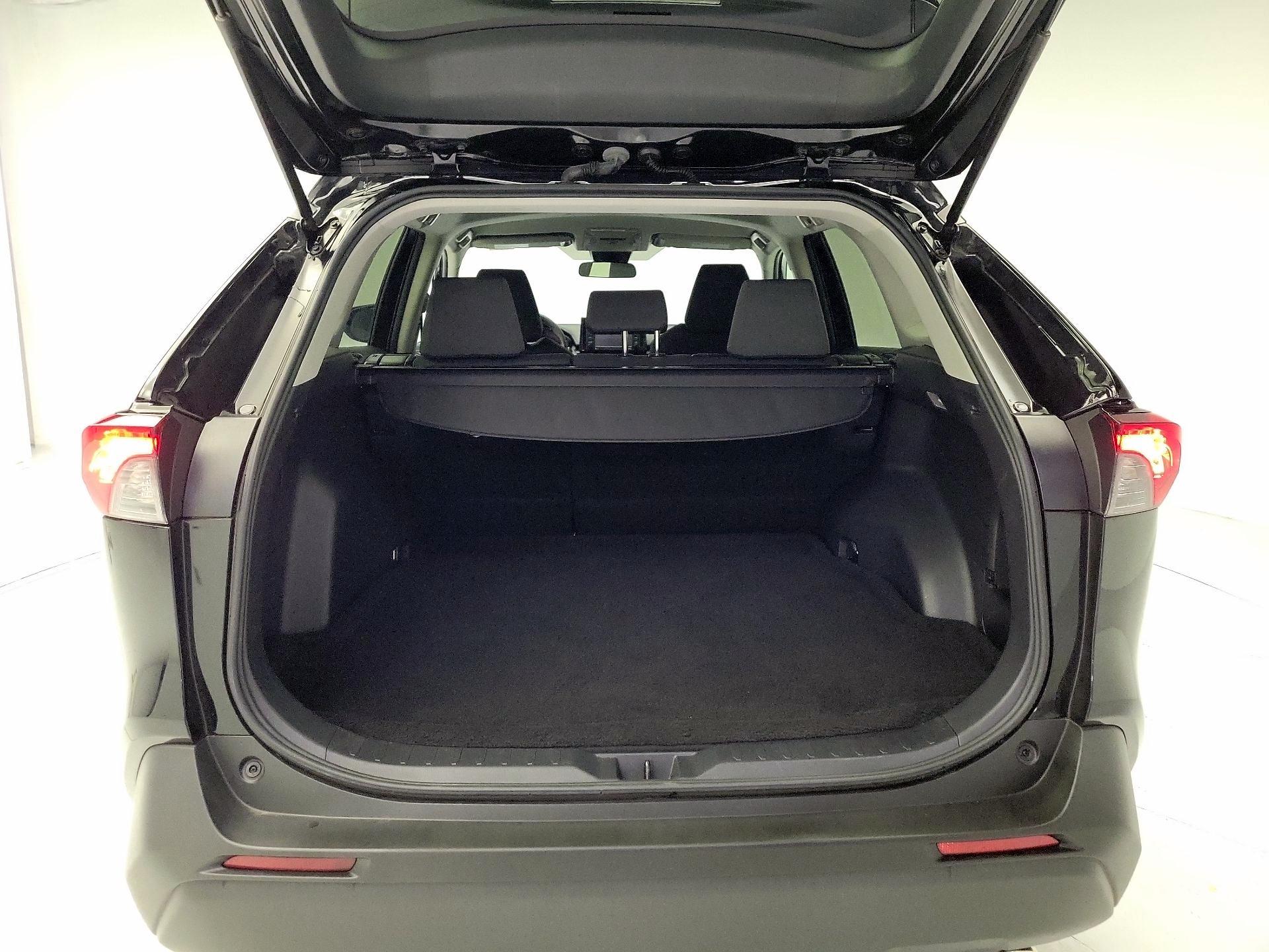 Thumbnail: 2021 Toyota RAV4 - 20