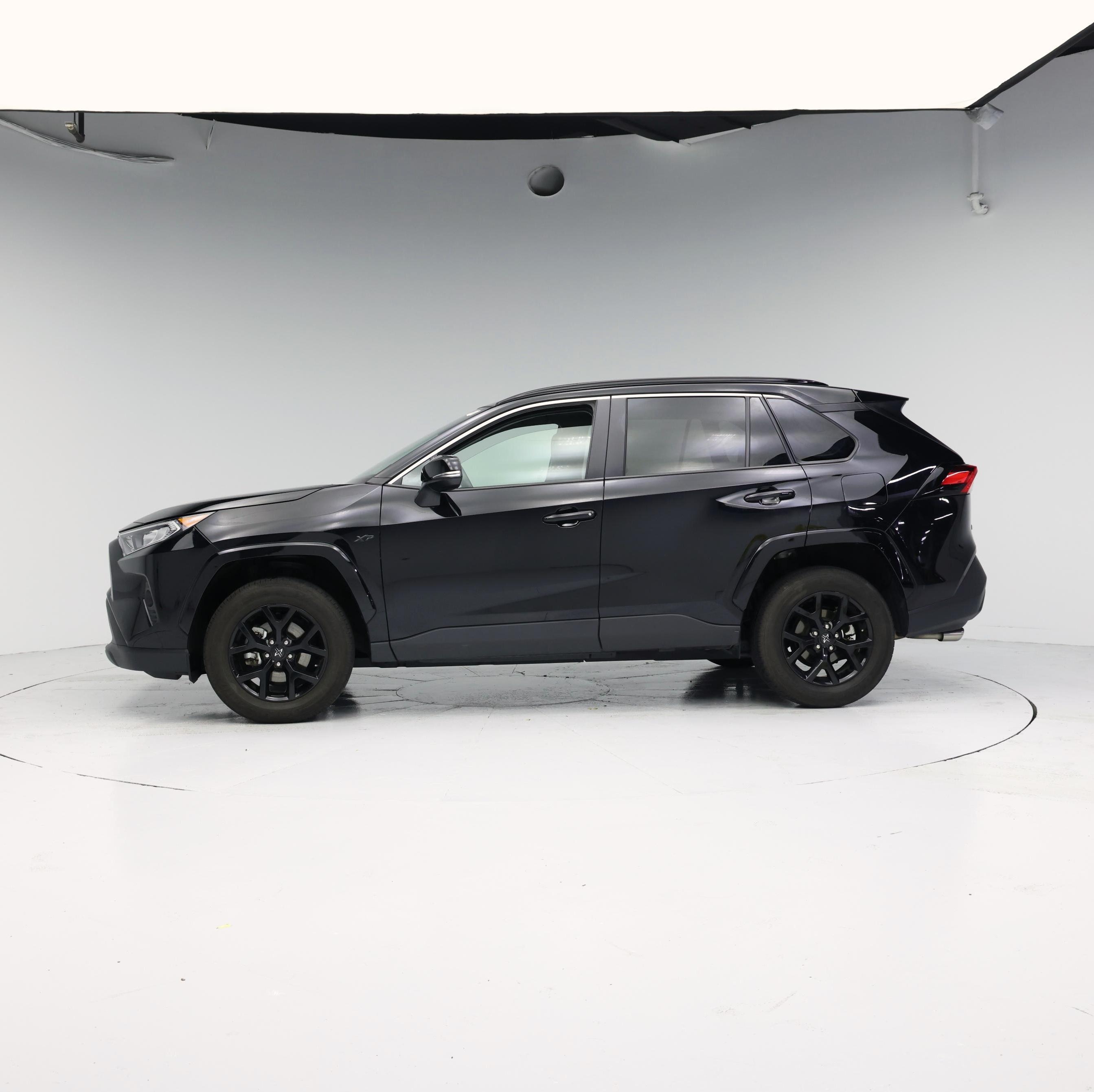 Thumbnail: 2021 Toyota RAV4 - 3