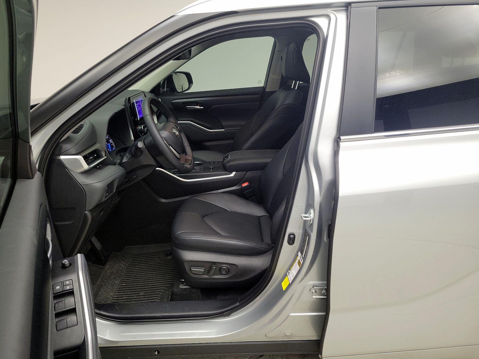 Thumbnail: 2025 Toyota Highlander - 11