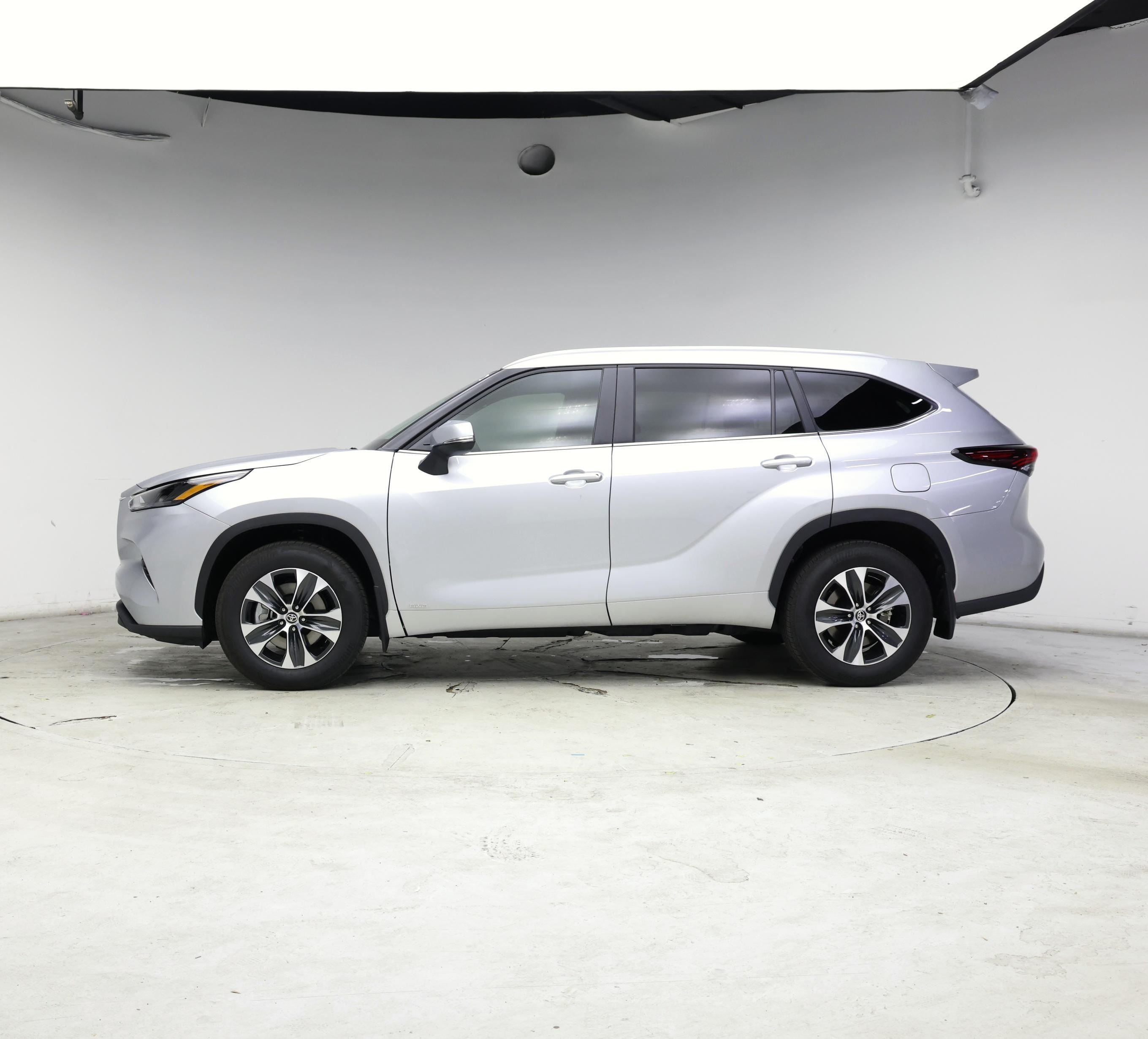 Thumbnail: 2025 Toyota Highlander - 3