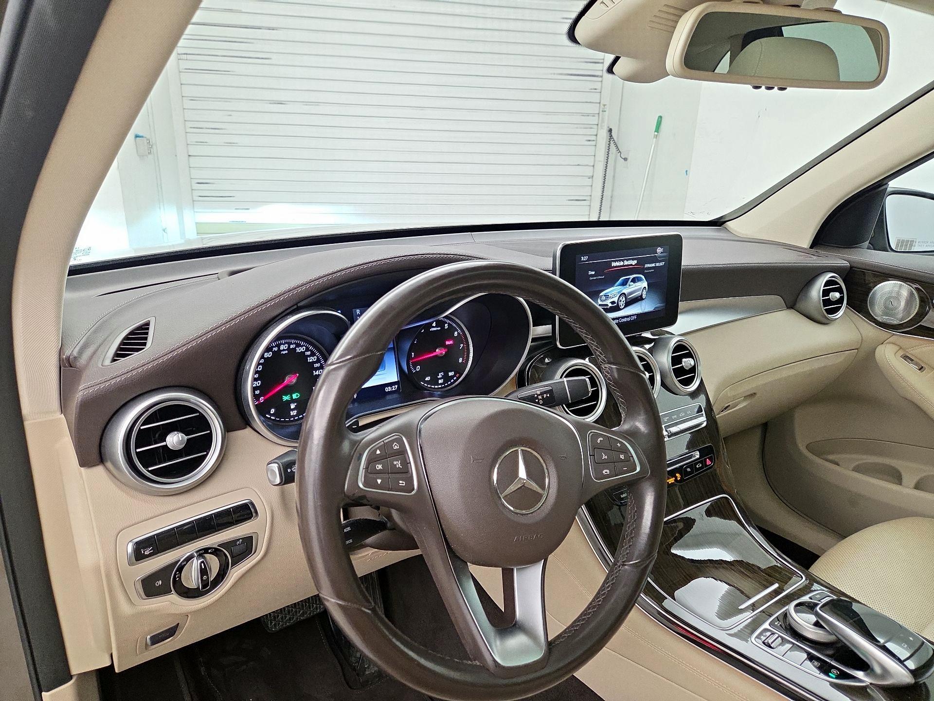 Thumbnail: 2016 Mercedes-Benz GLC - 9