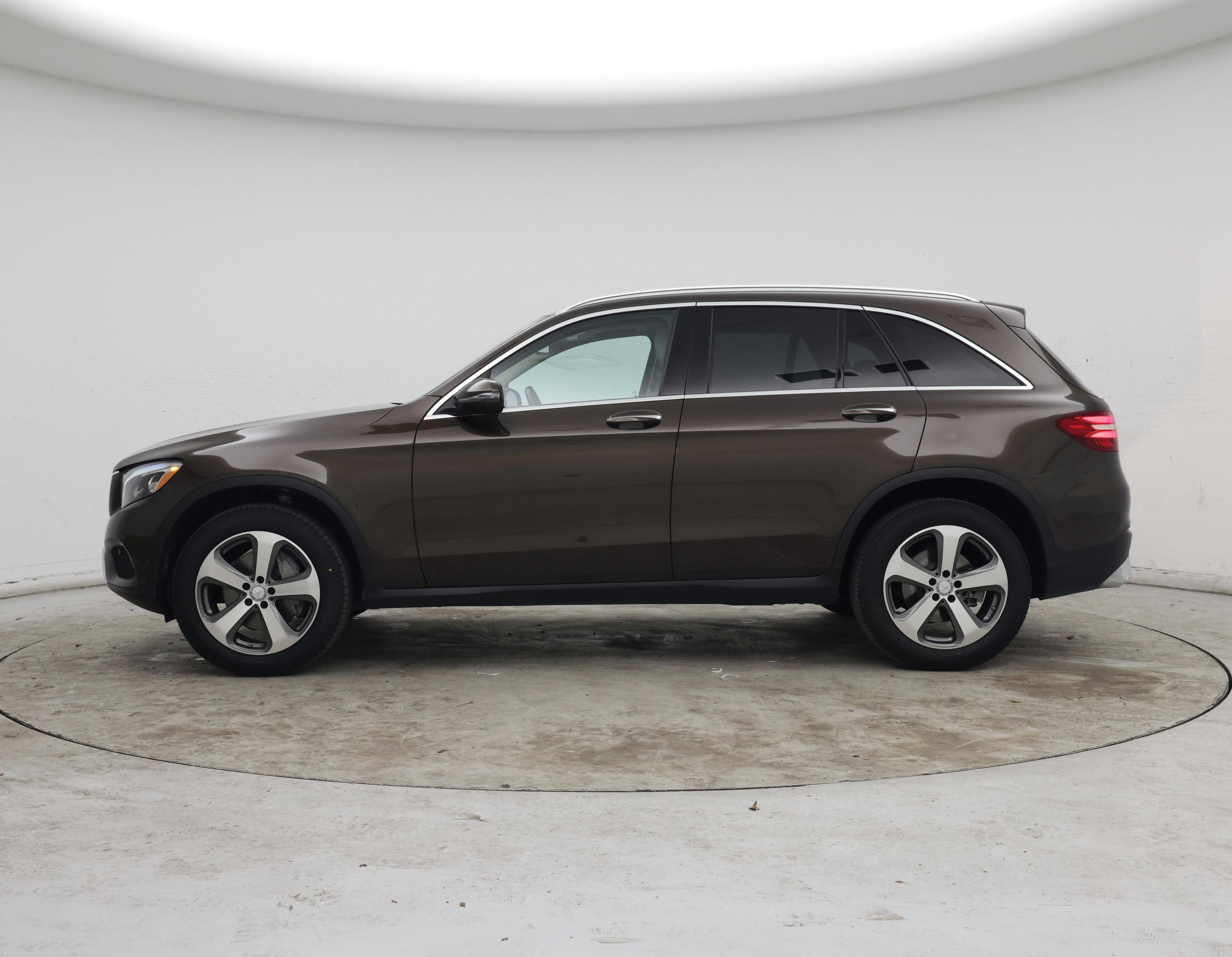 Thumbnail: 2016 Mercedes-Benz GLC - 3