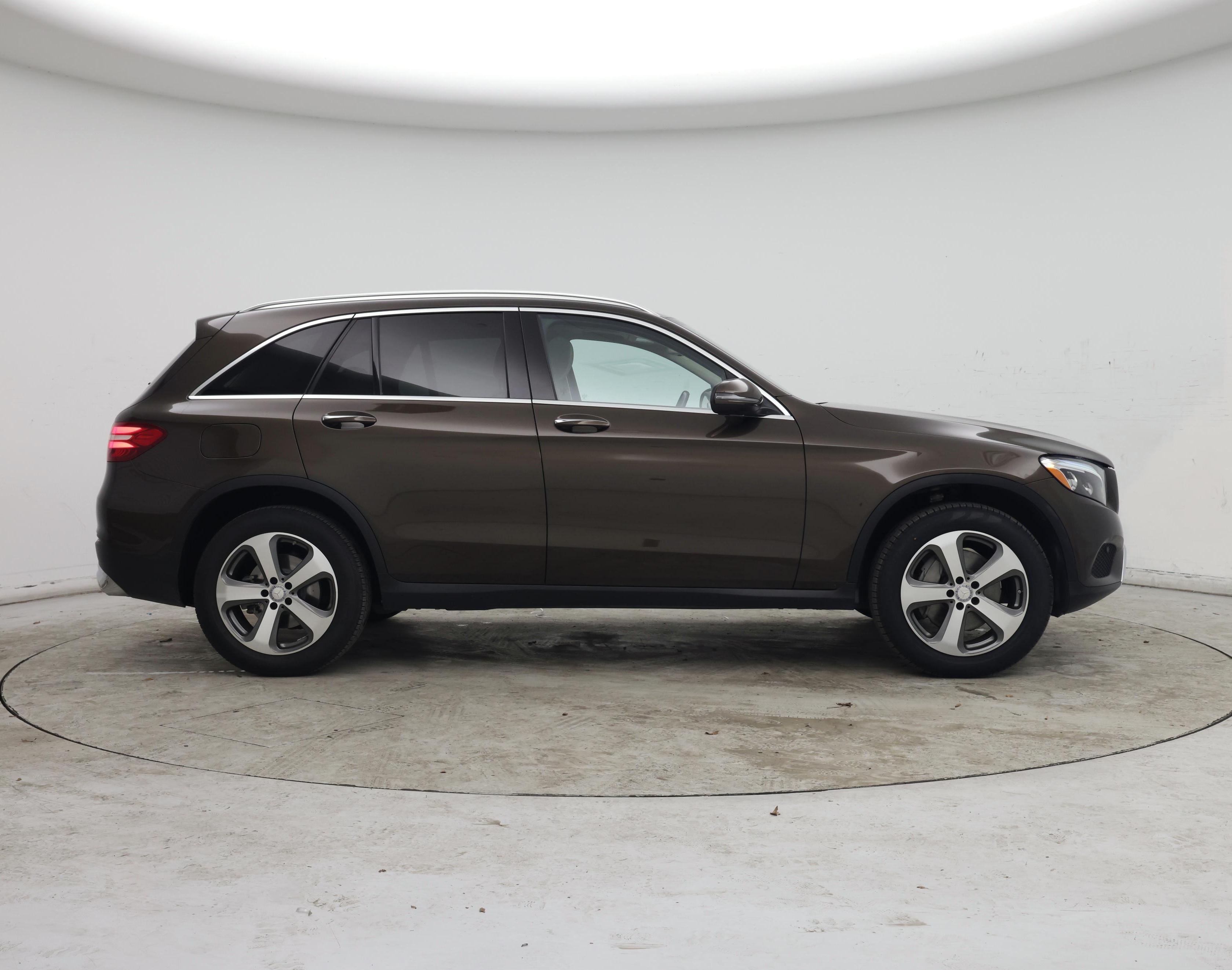 Thumbnail: 2016 Mercedes-Benz GLC - 7