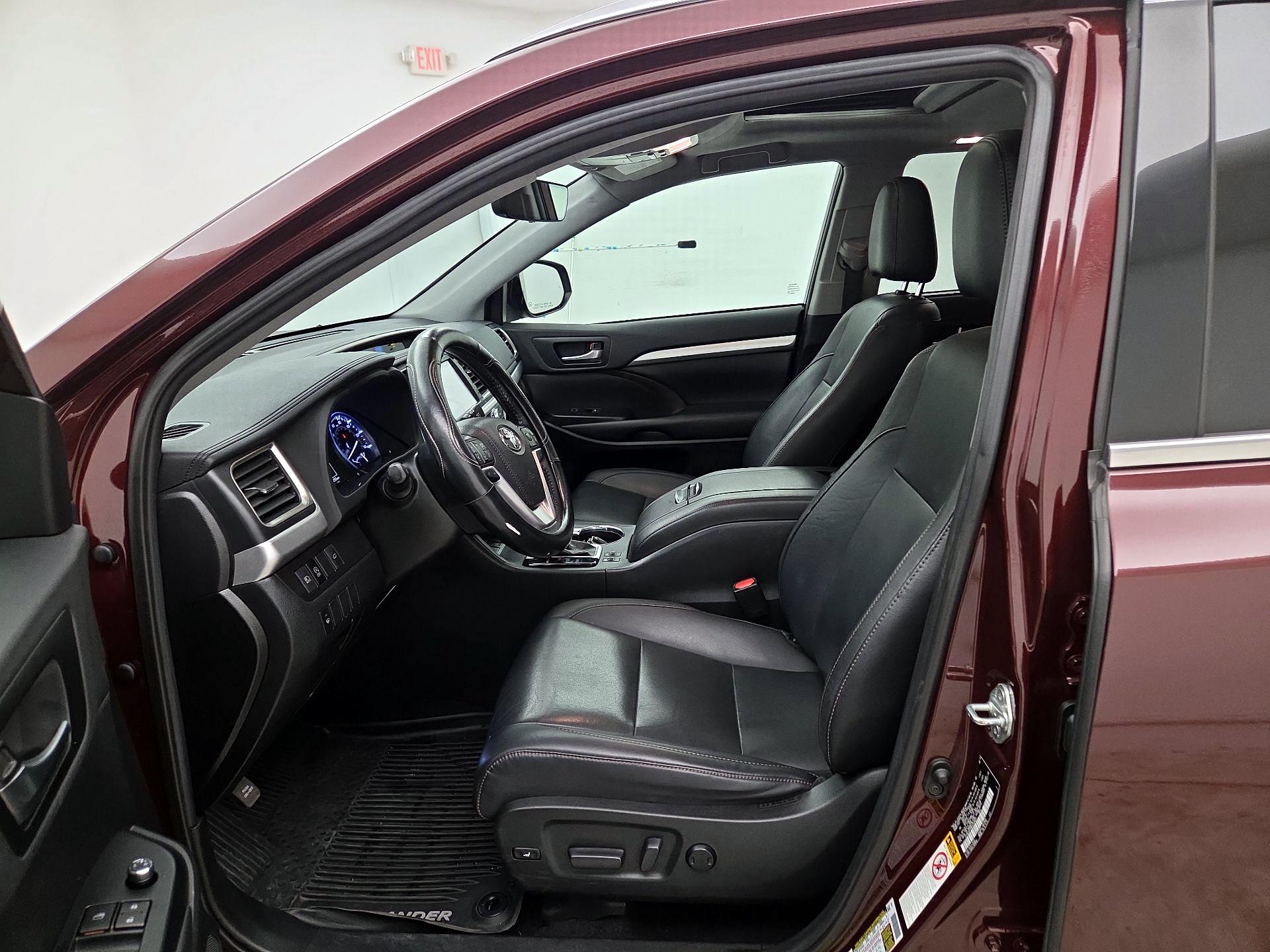 Thumbnail: 2019 Toyota Highlander - 11