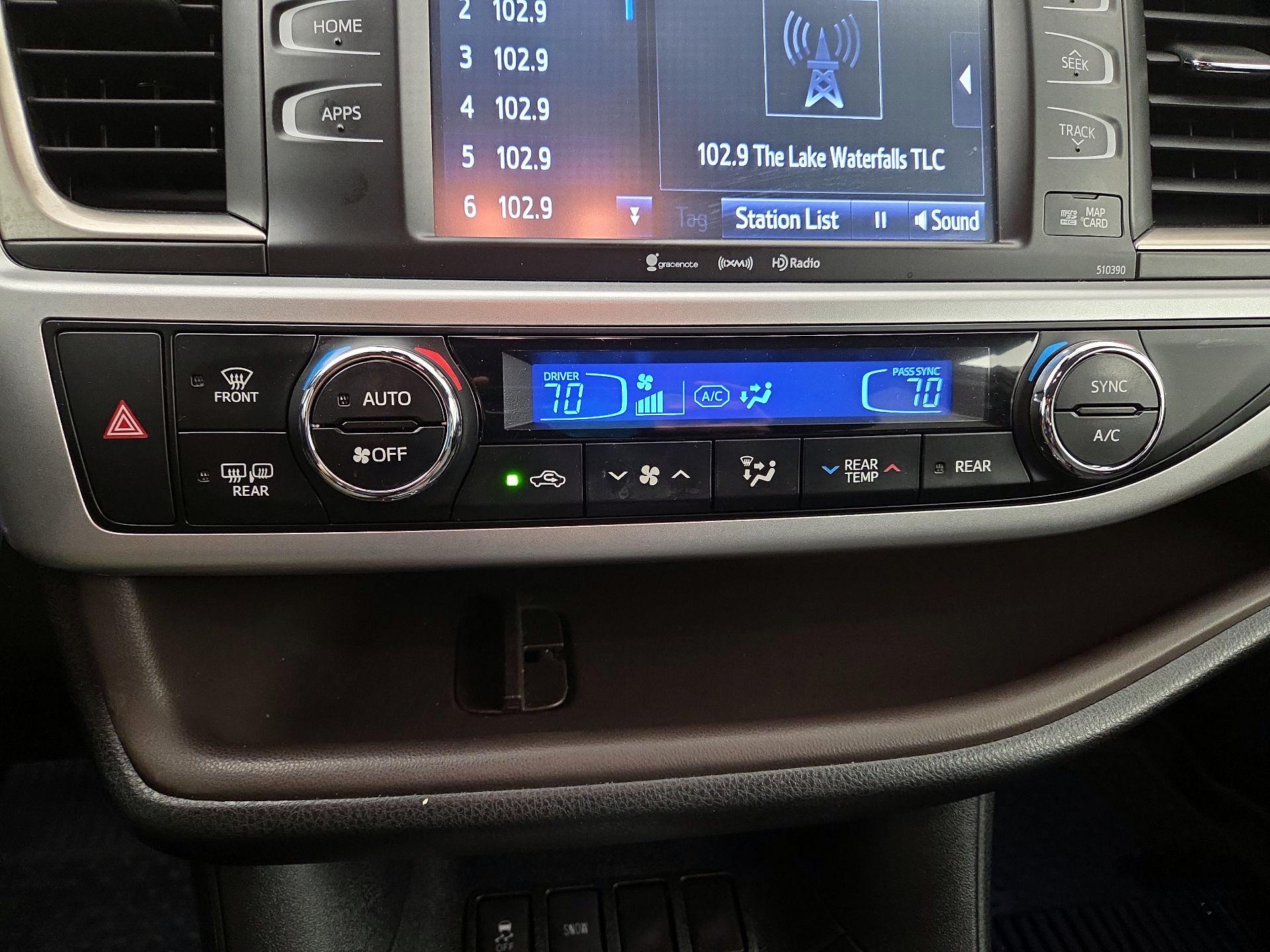 Thumbnail: 2019 Toyota Highlander - 17