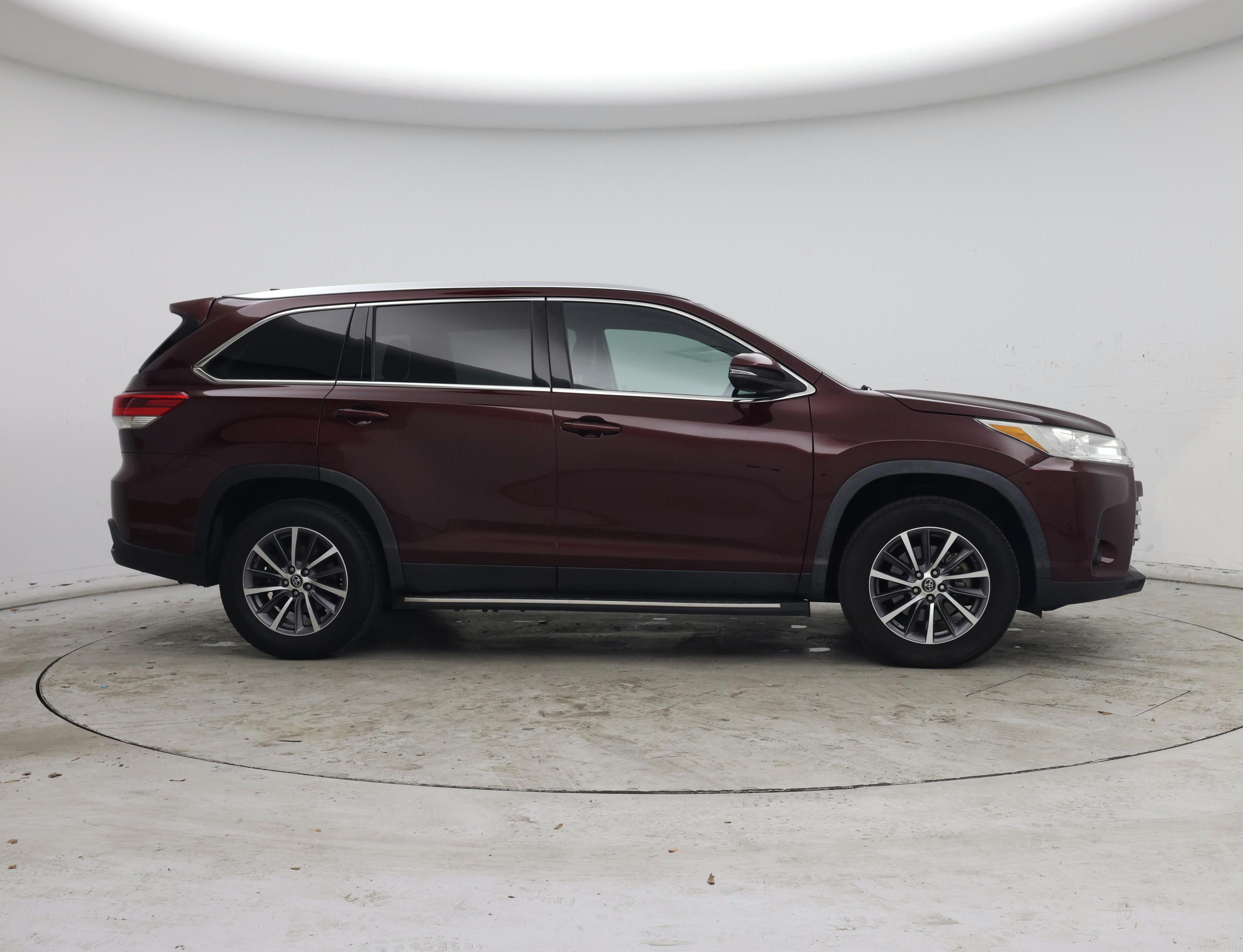 Thumbnail: 2019 Toyota Highlander - 7