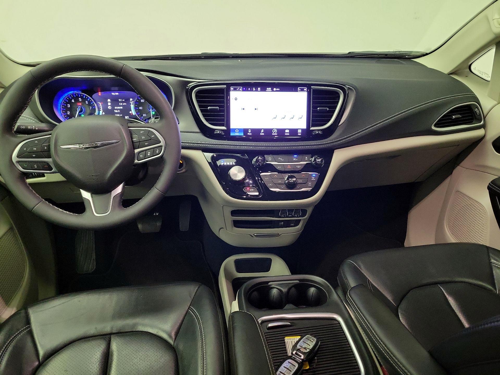 Thumbnail: 2022 Chrysler Pacifica - 9