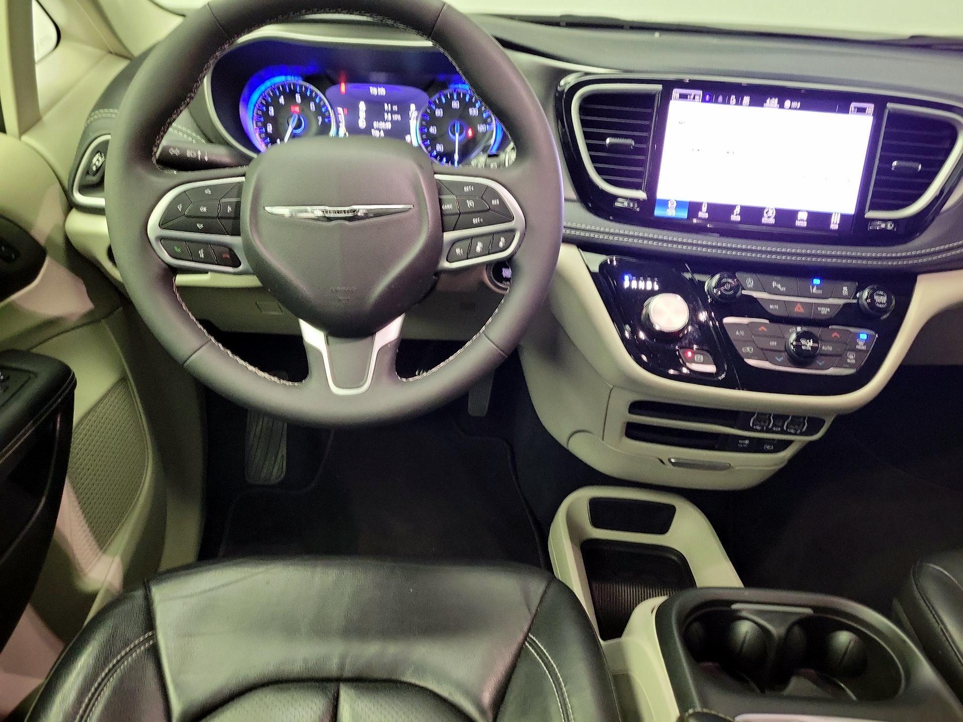 Thumbnail: 2022 Chrysler Pacifica - 10