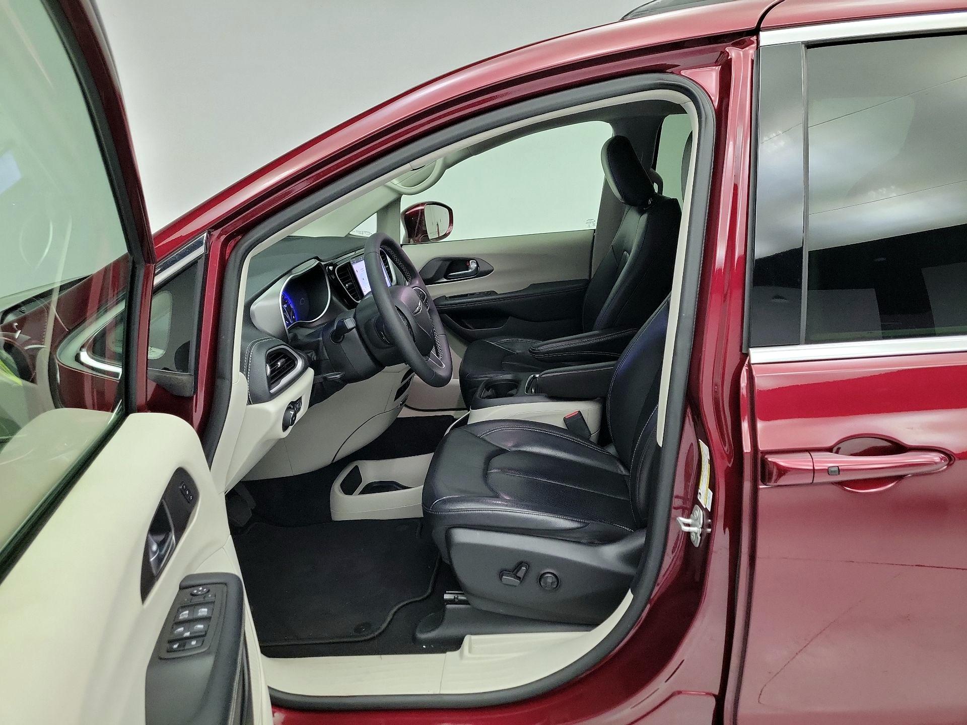 Thumbnail: 2022 Chrysler Pacifica - 11