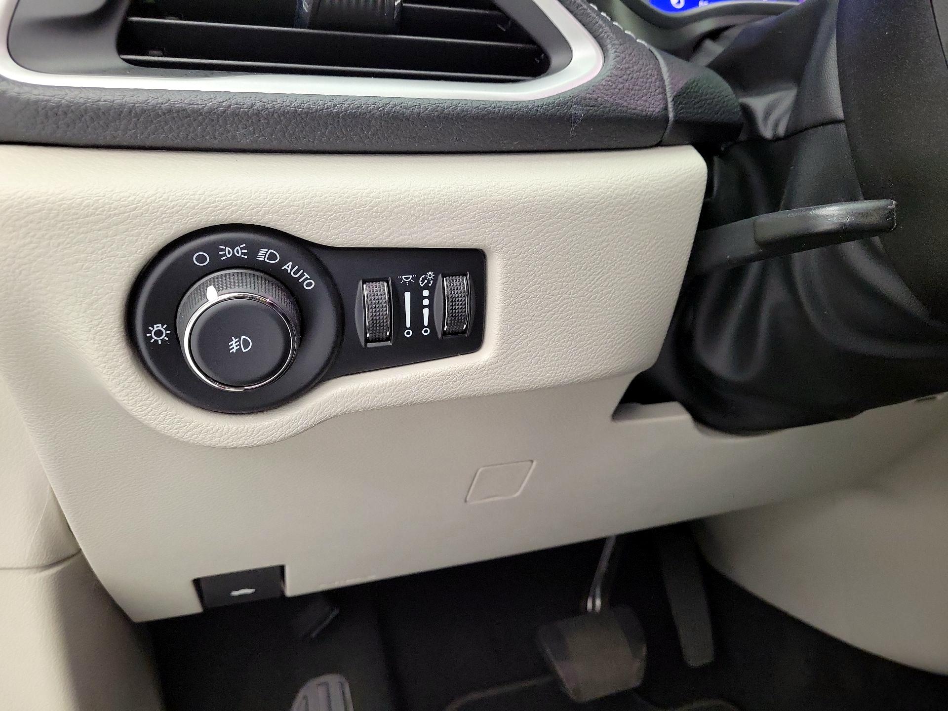 Thumbnail: 2022 Chrysler Pacifica - 13