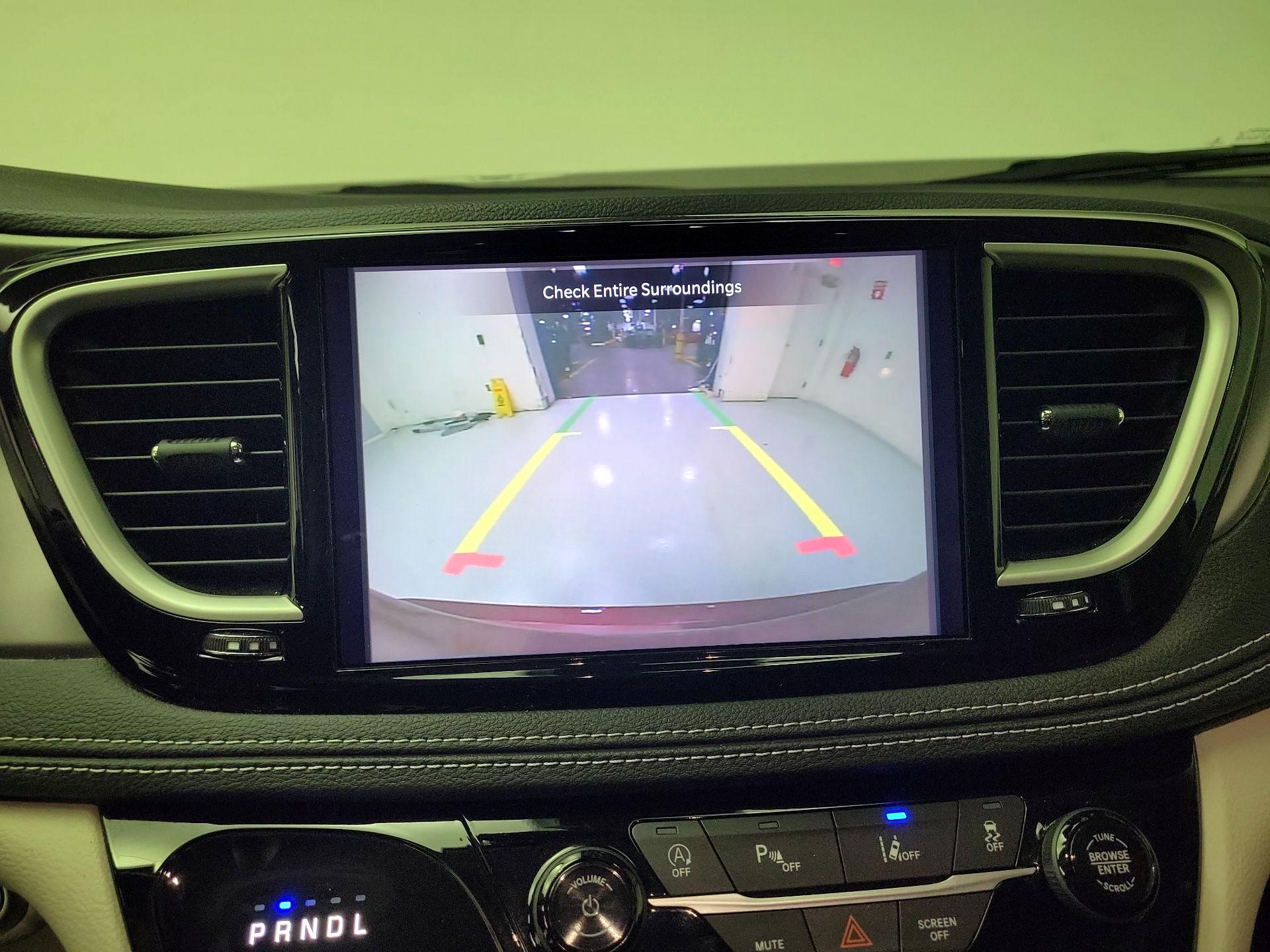 Thumbnail: 2022 Chrysler Pacifica - 14