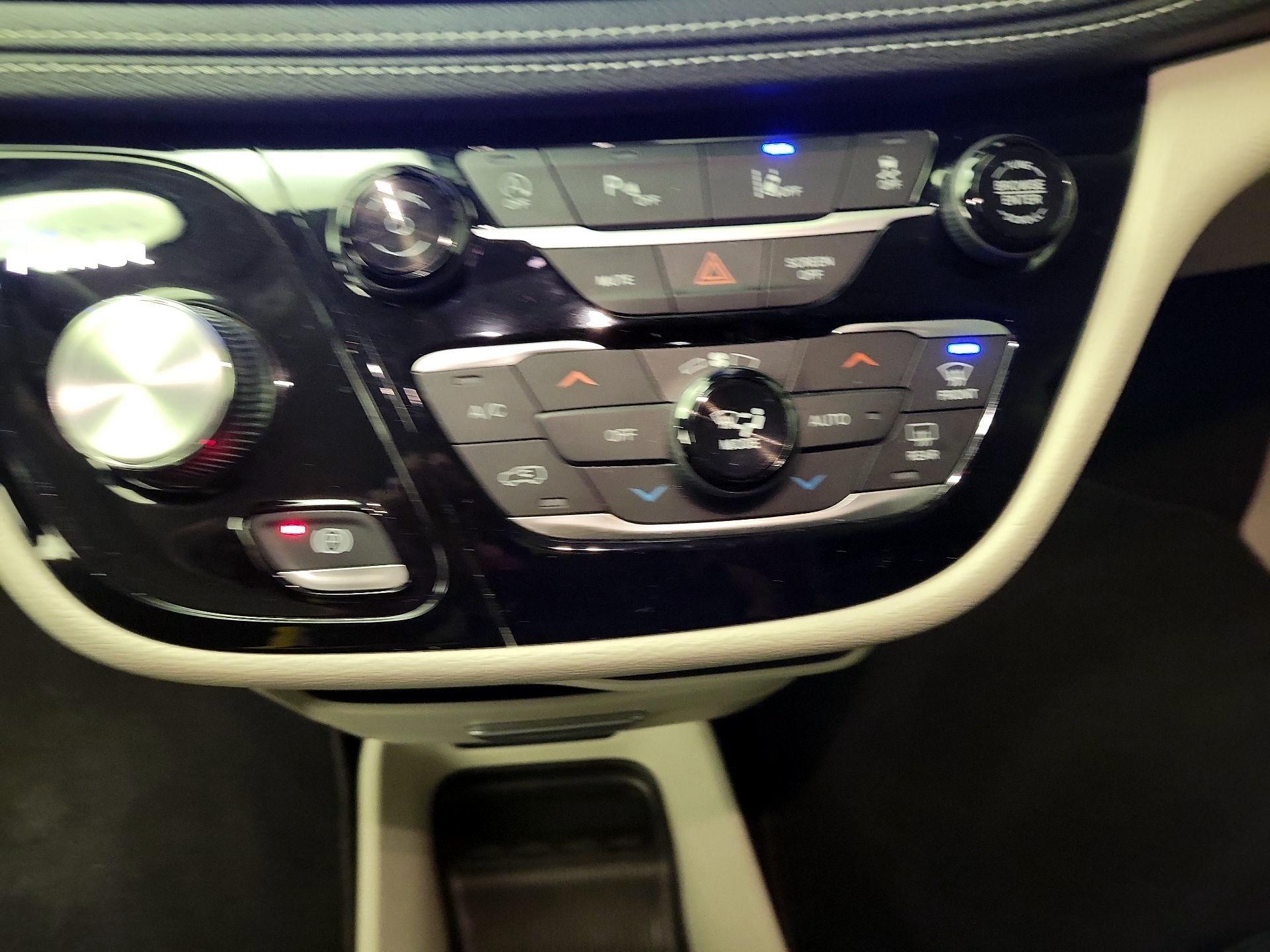 Thumbnail: 2022 Chrysler Pacifica - 16