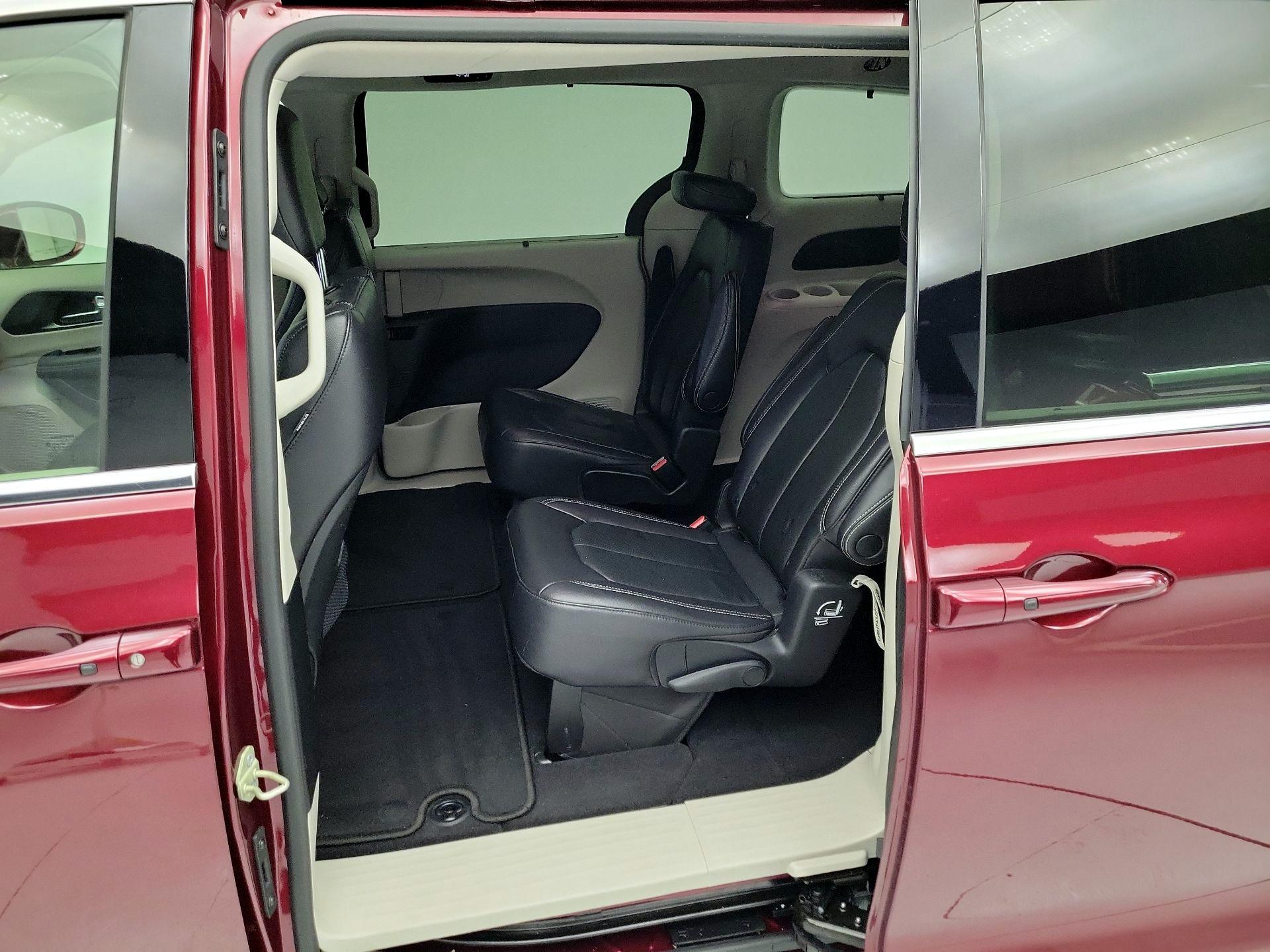 Thumbnail: 2022 Chrysler Pacifica - 19