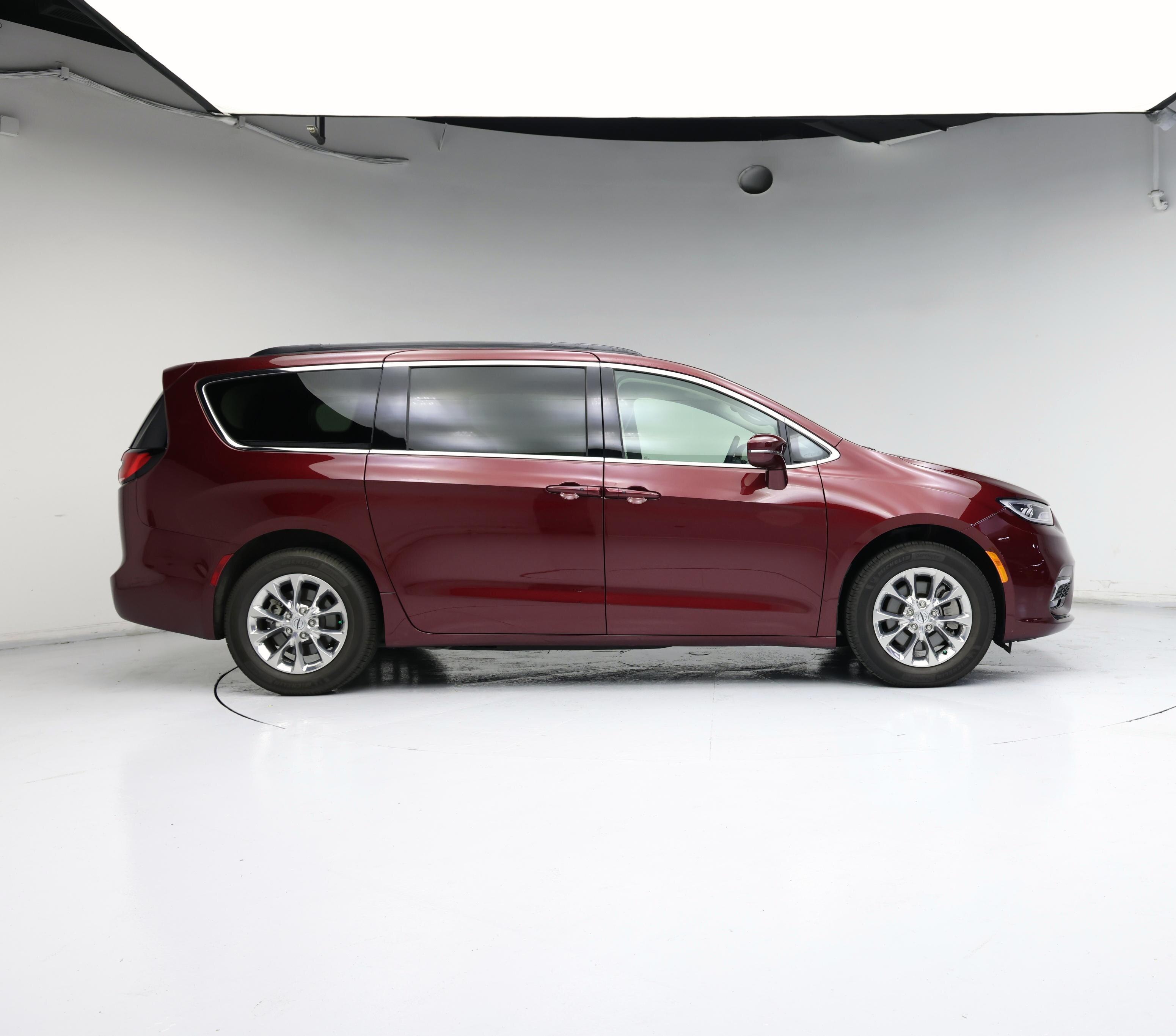 Thumbnail: 2022 Chrysler Pacifica - 7
