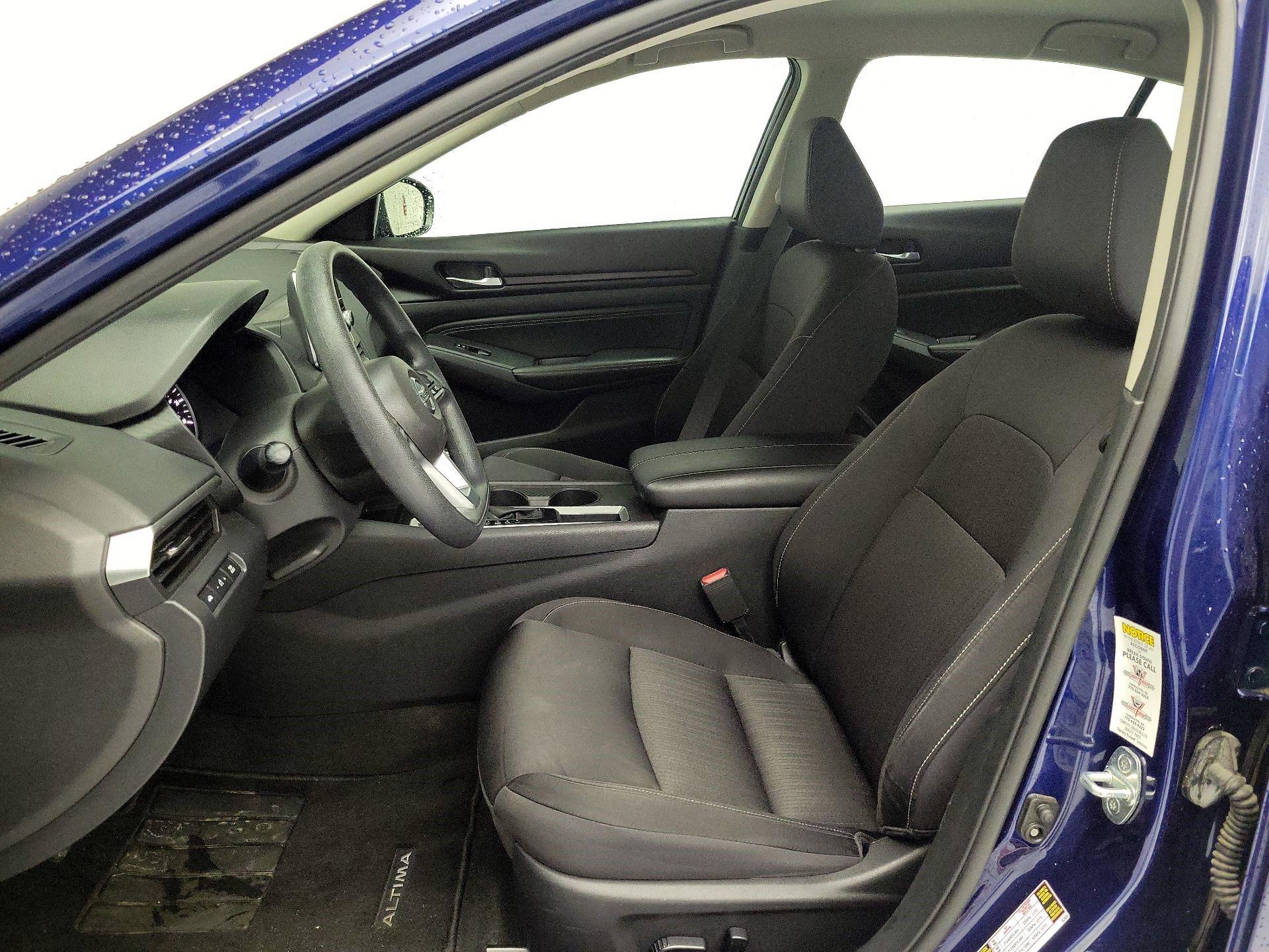 Thumbnail: 2020 Nissan Altima - 9